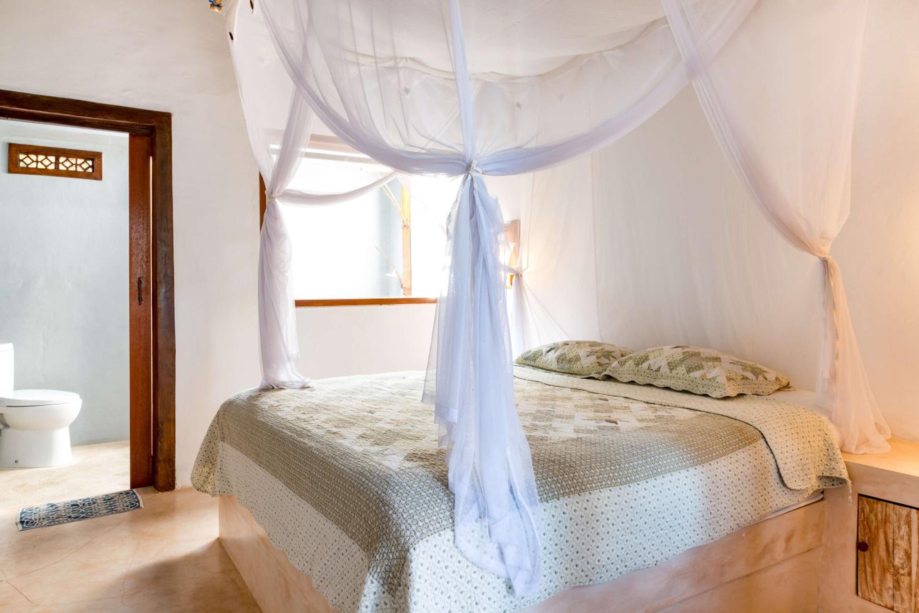 Budget Double Room - Photo 9