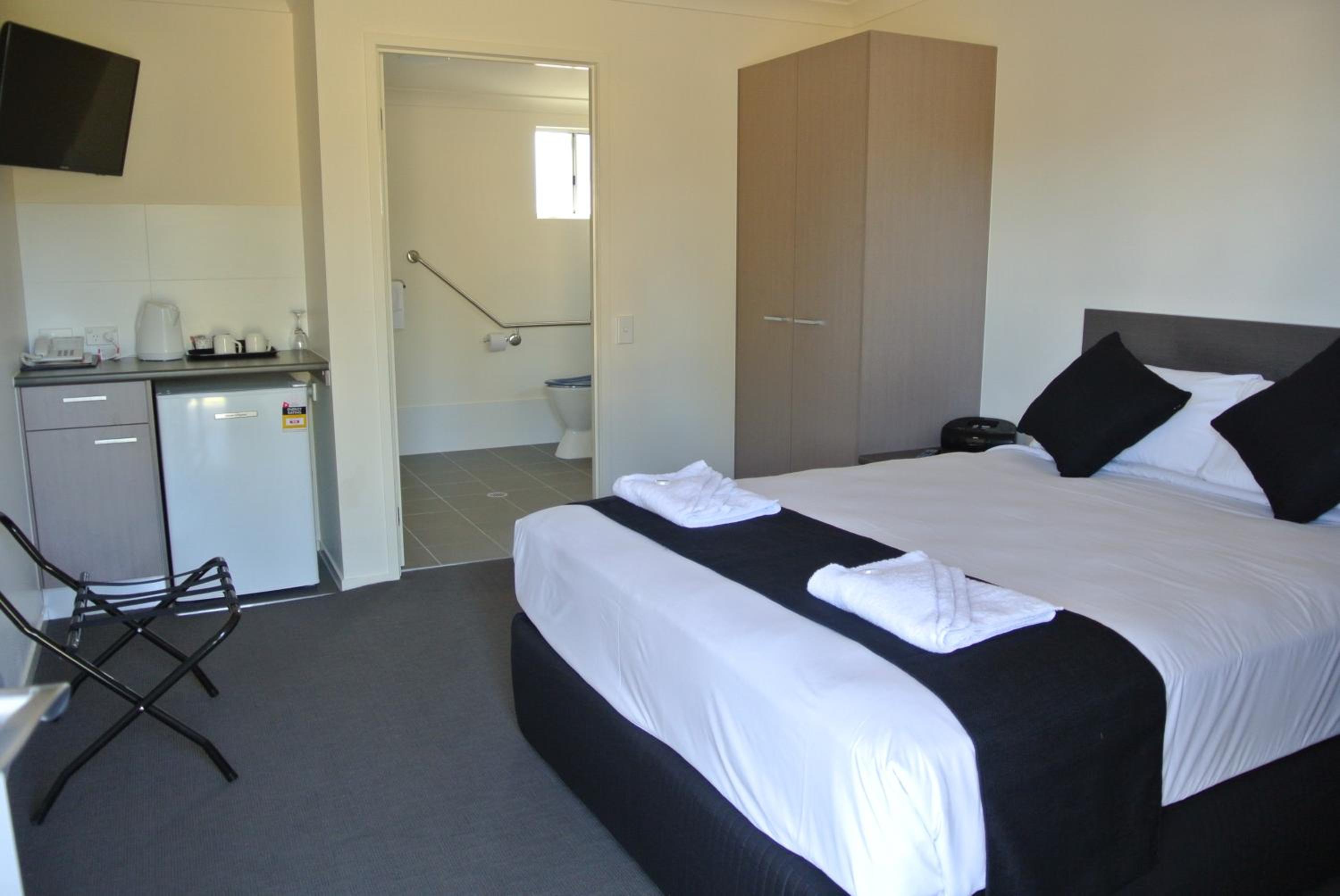 Queen Room - Disability Access photo 1