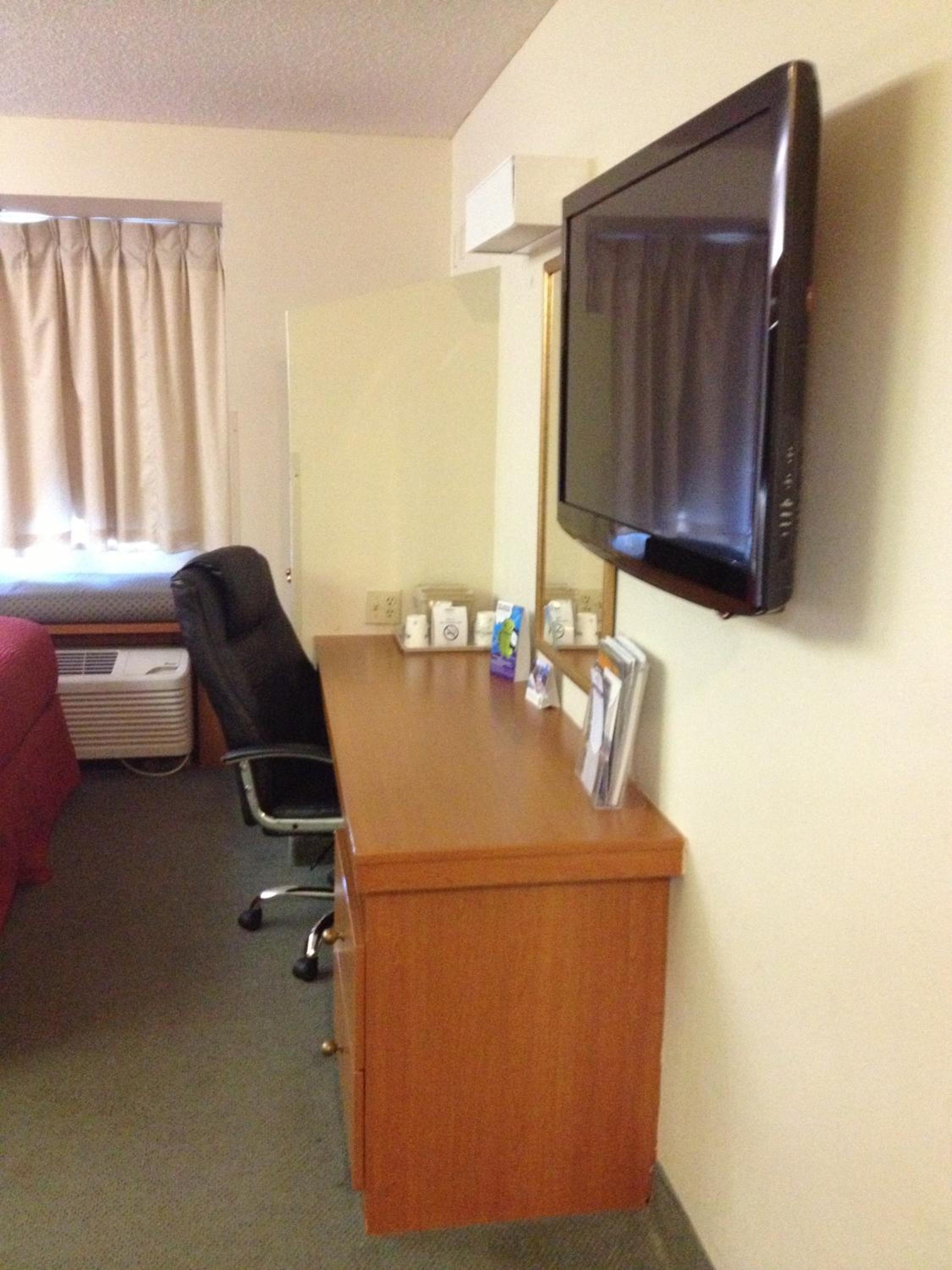 Queen Room - Mobility Access/Non-Smoking - Photo 4