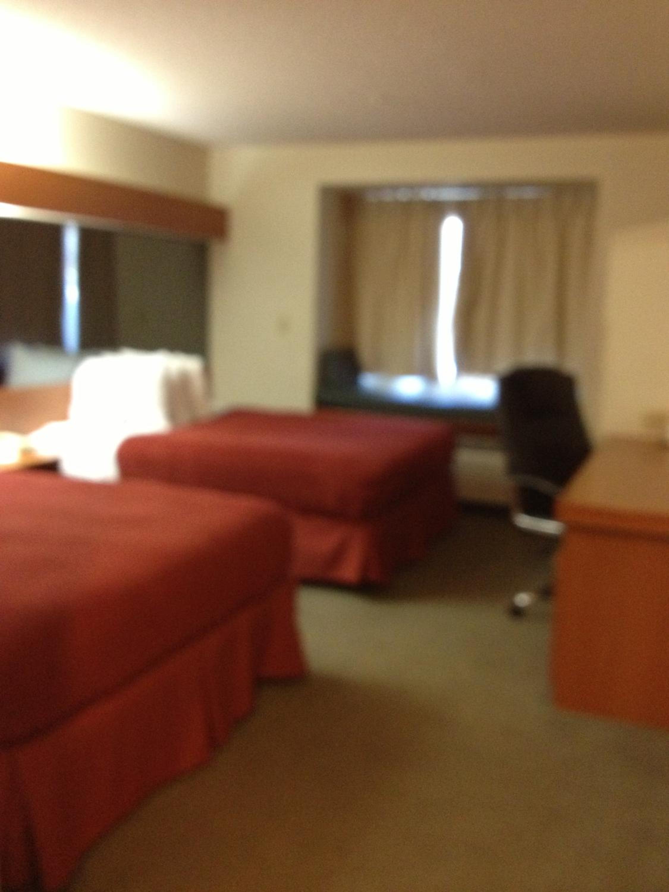 Queen Room with Two Queen Beds - Non-Smoking - Photo 5