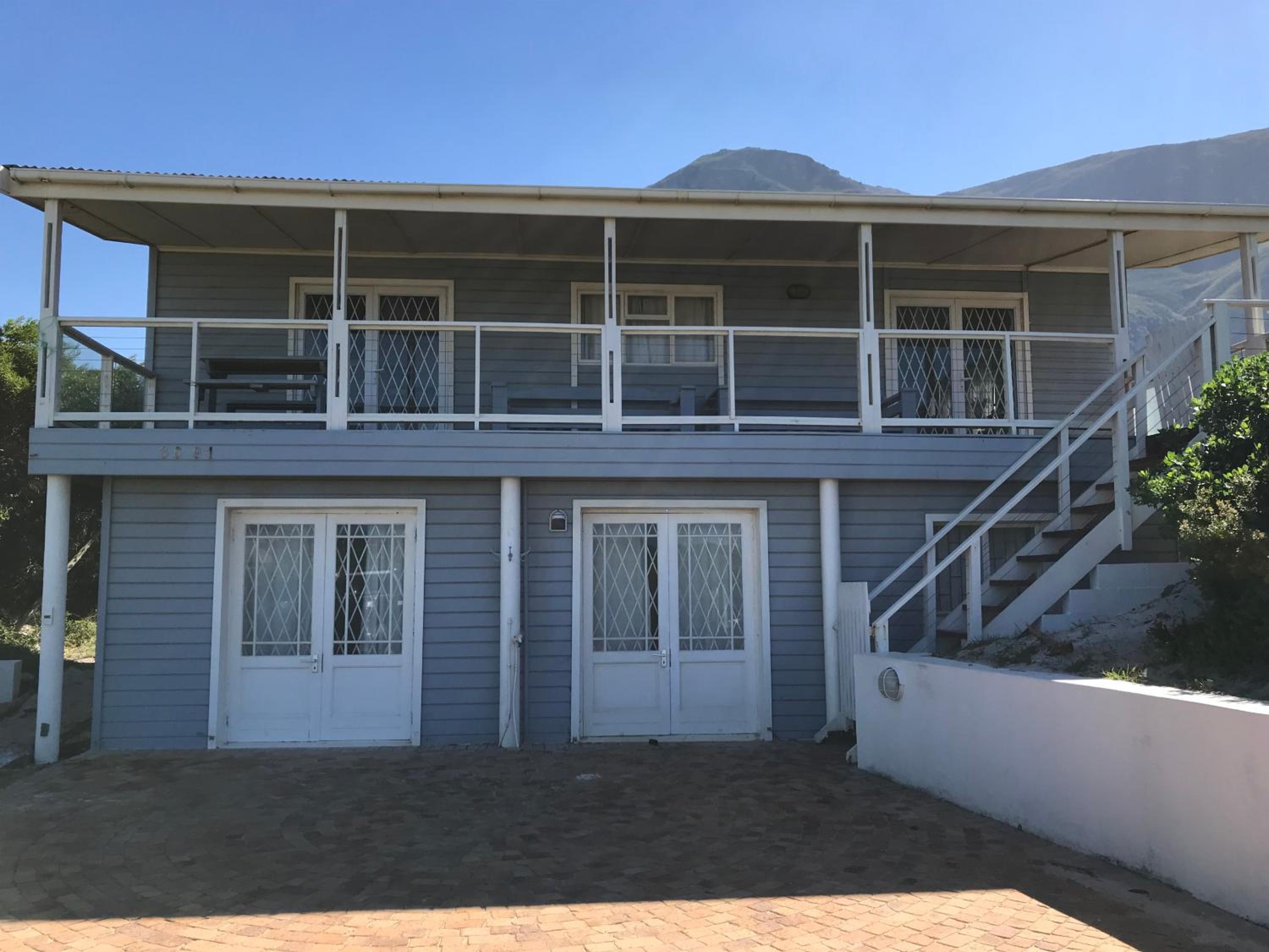 Four-Bedroom House photo 2