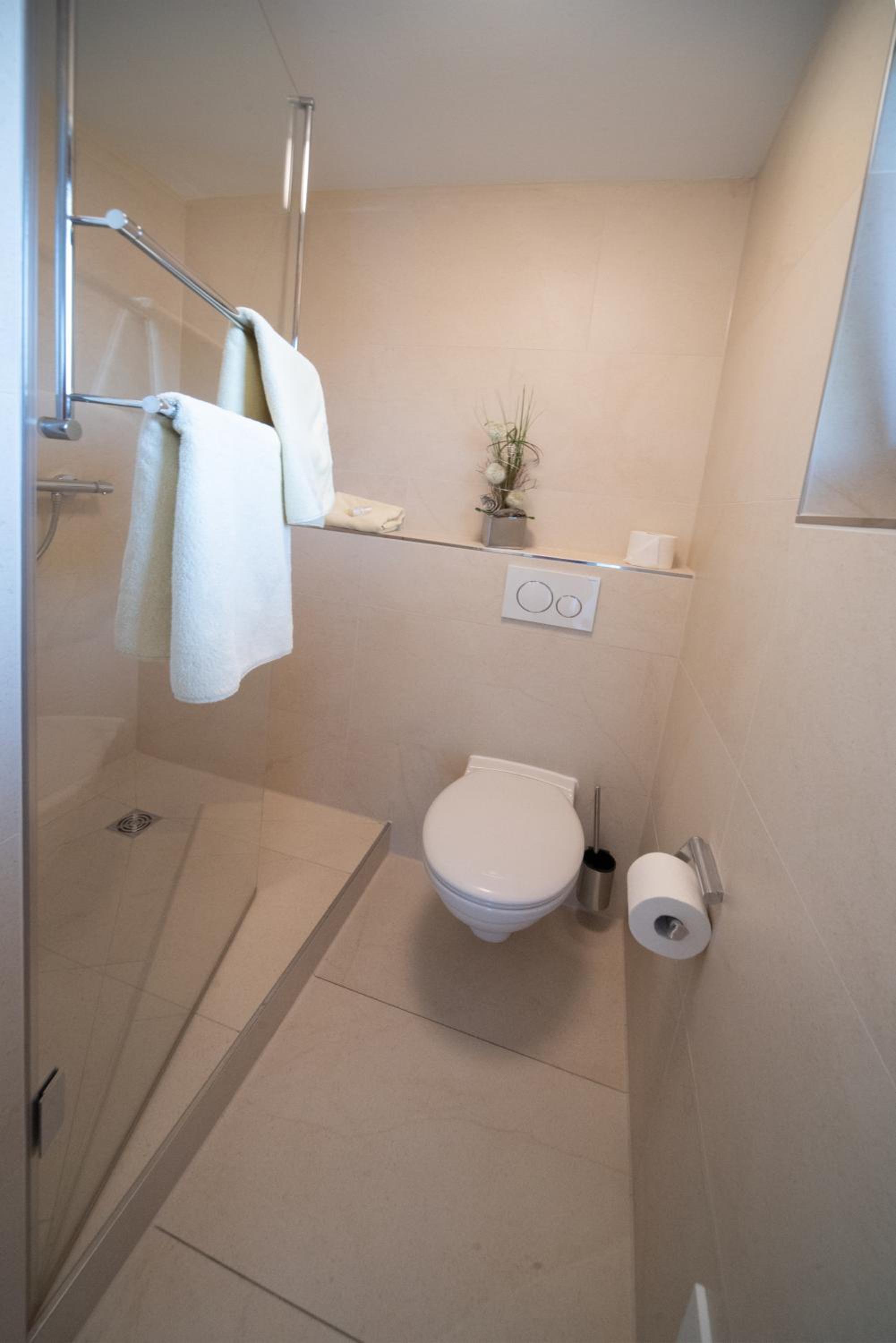 Standard Double Room - Photo 8