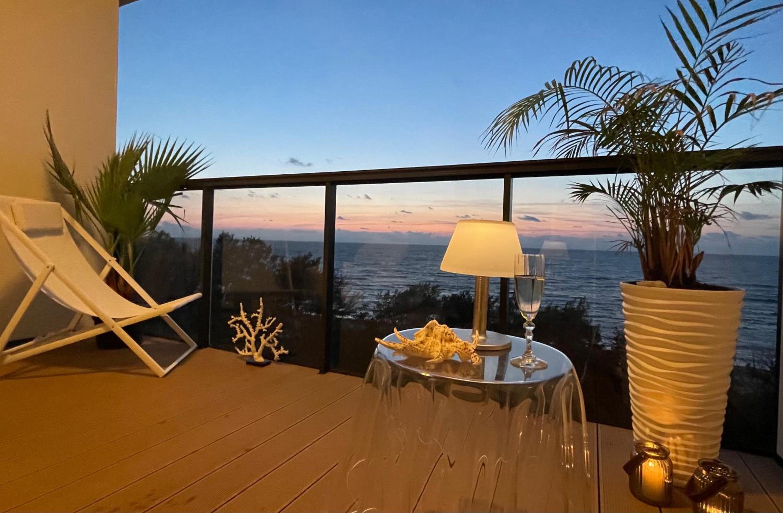 Apartment with Sea View and garage