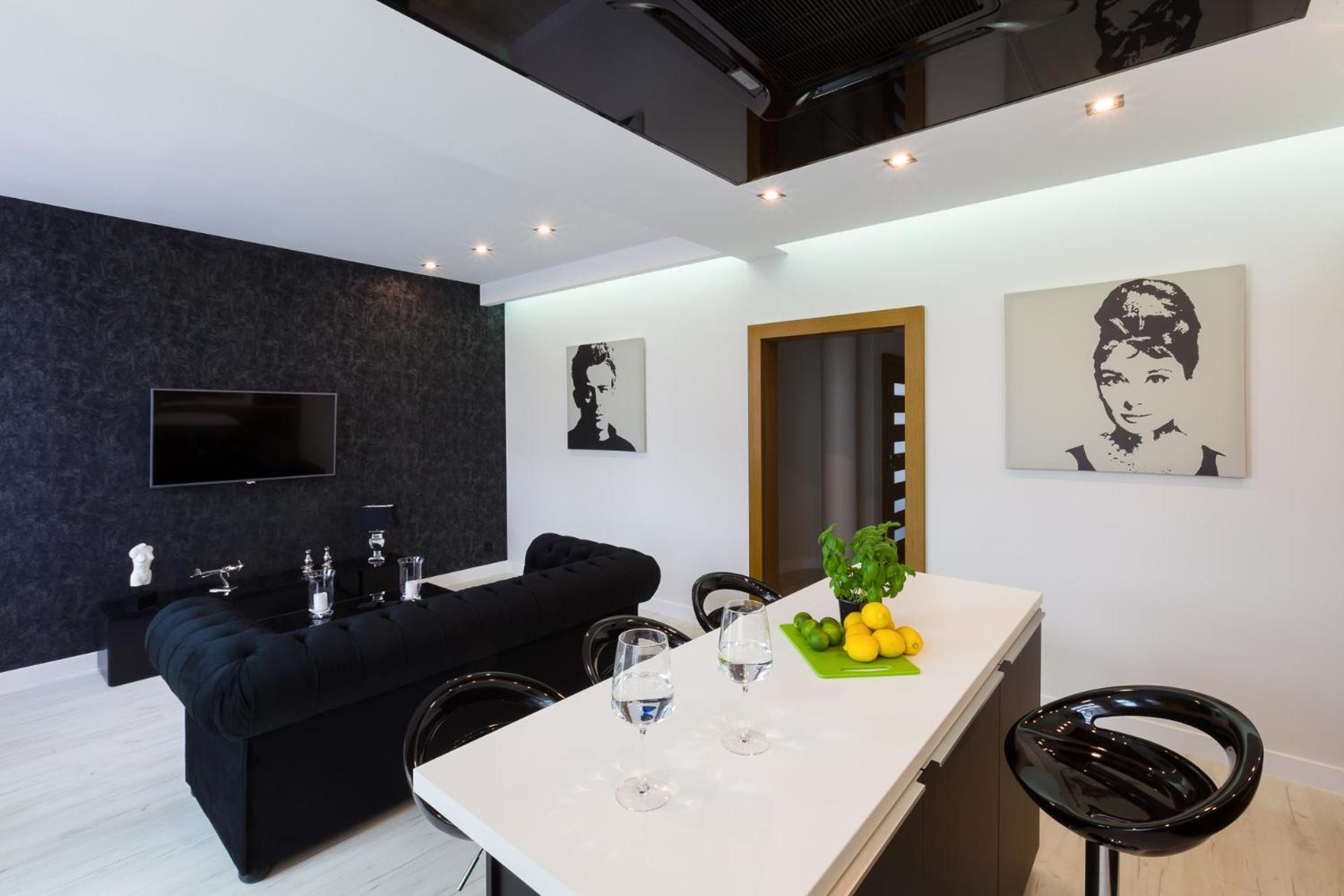 Deluxe Two-Bedroom Apartment