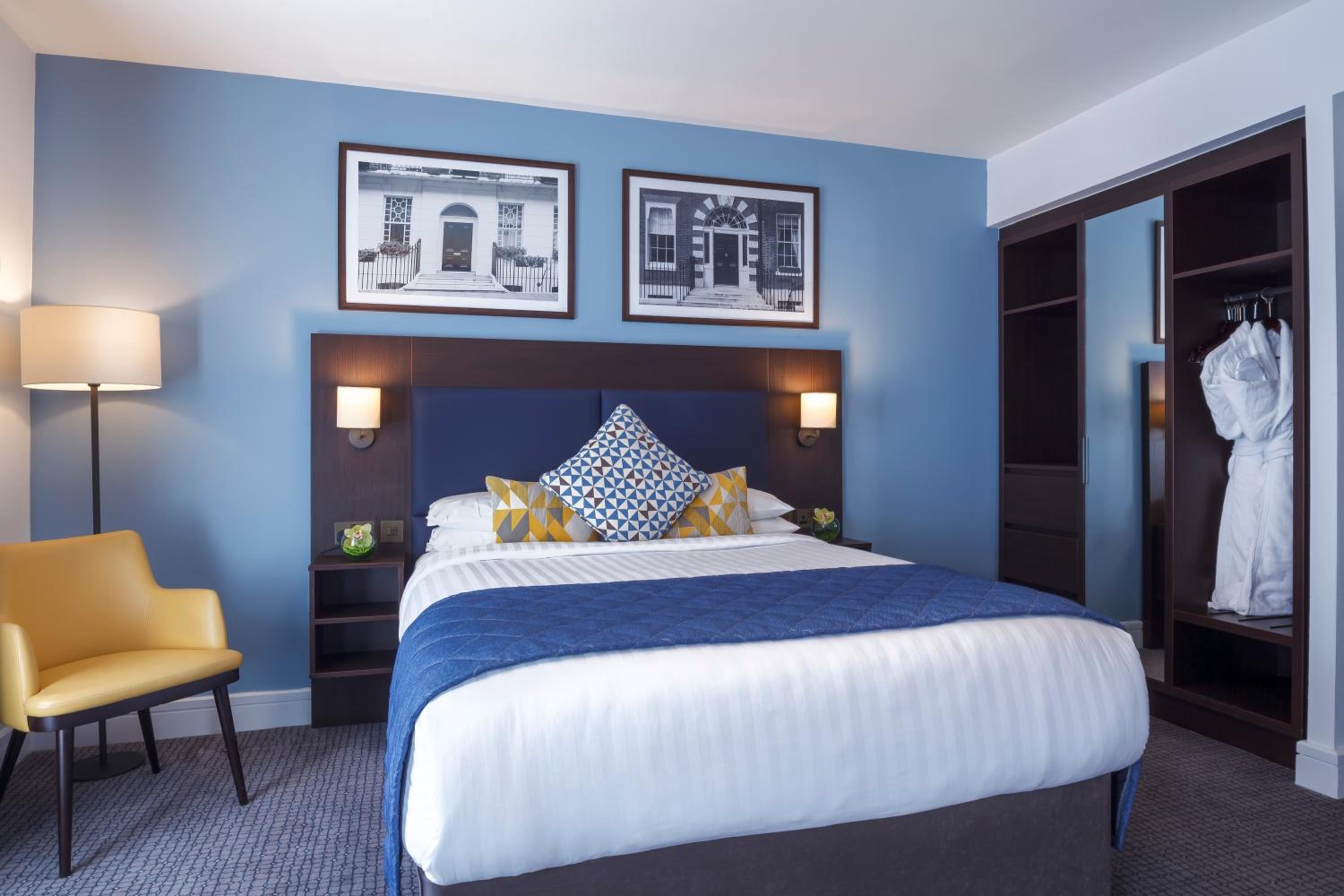 Standard Double Room thumbnail 5