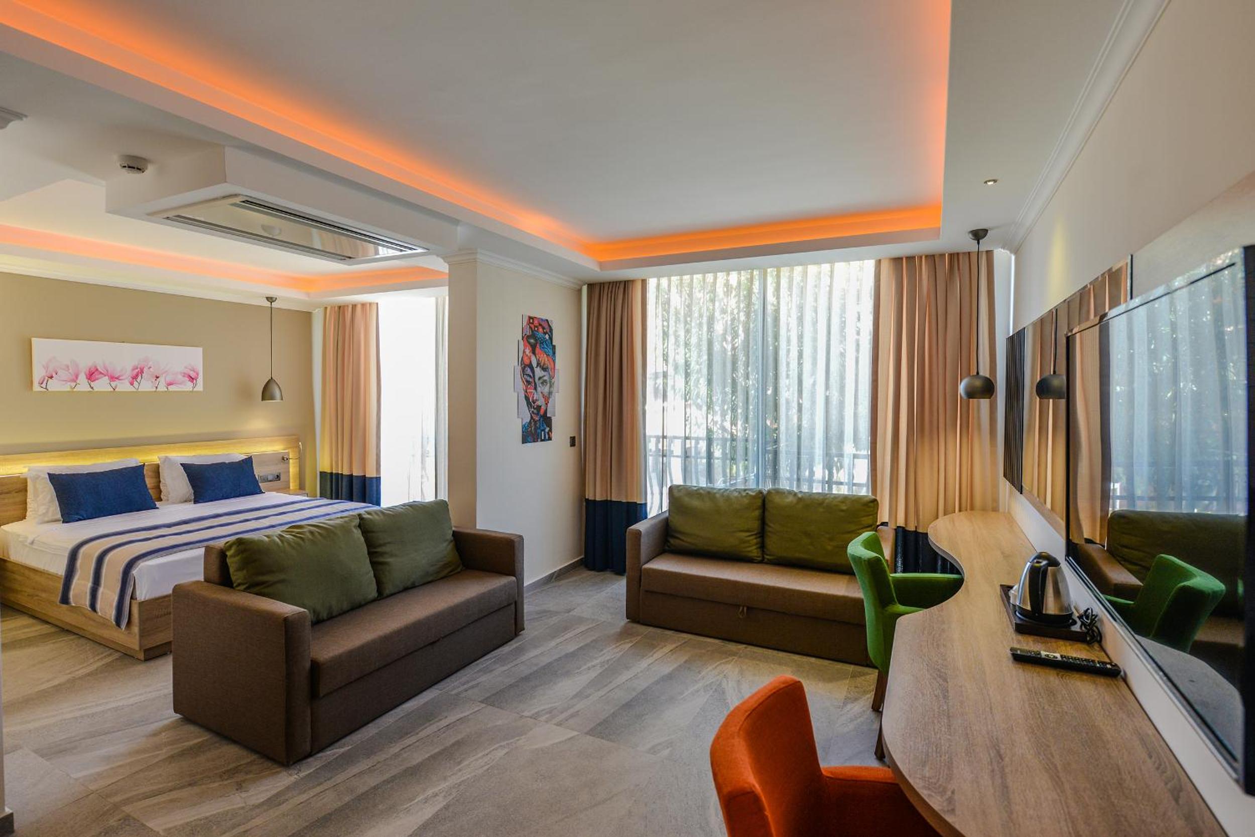 Deluxe Triple Room photo 2