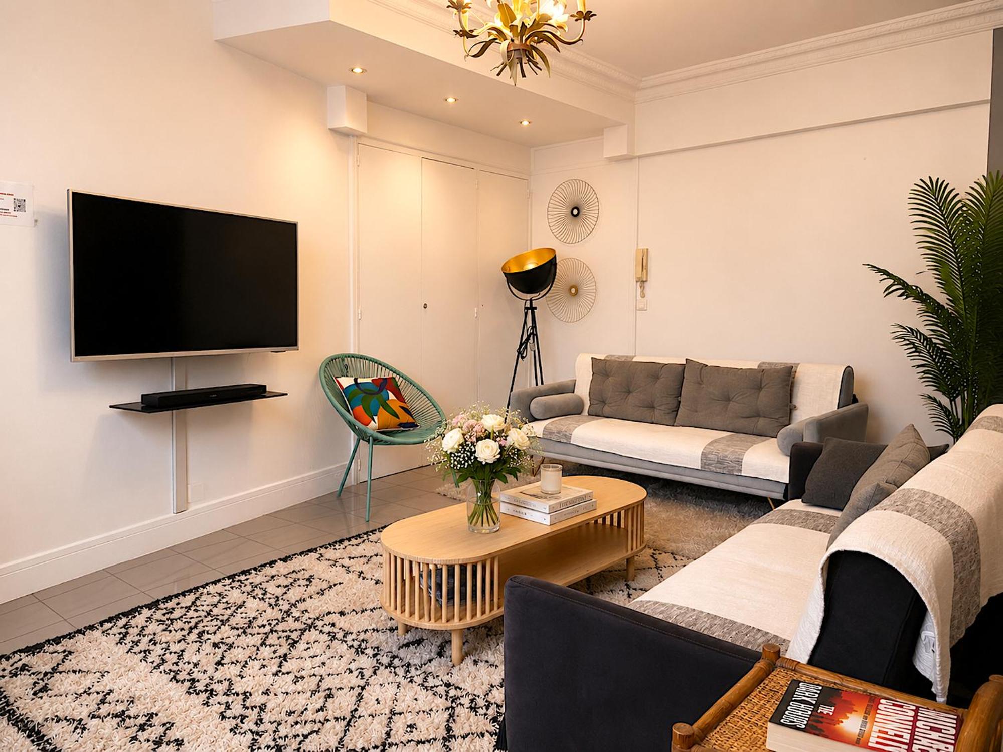 One-Bedroom Apartment photo 2