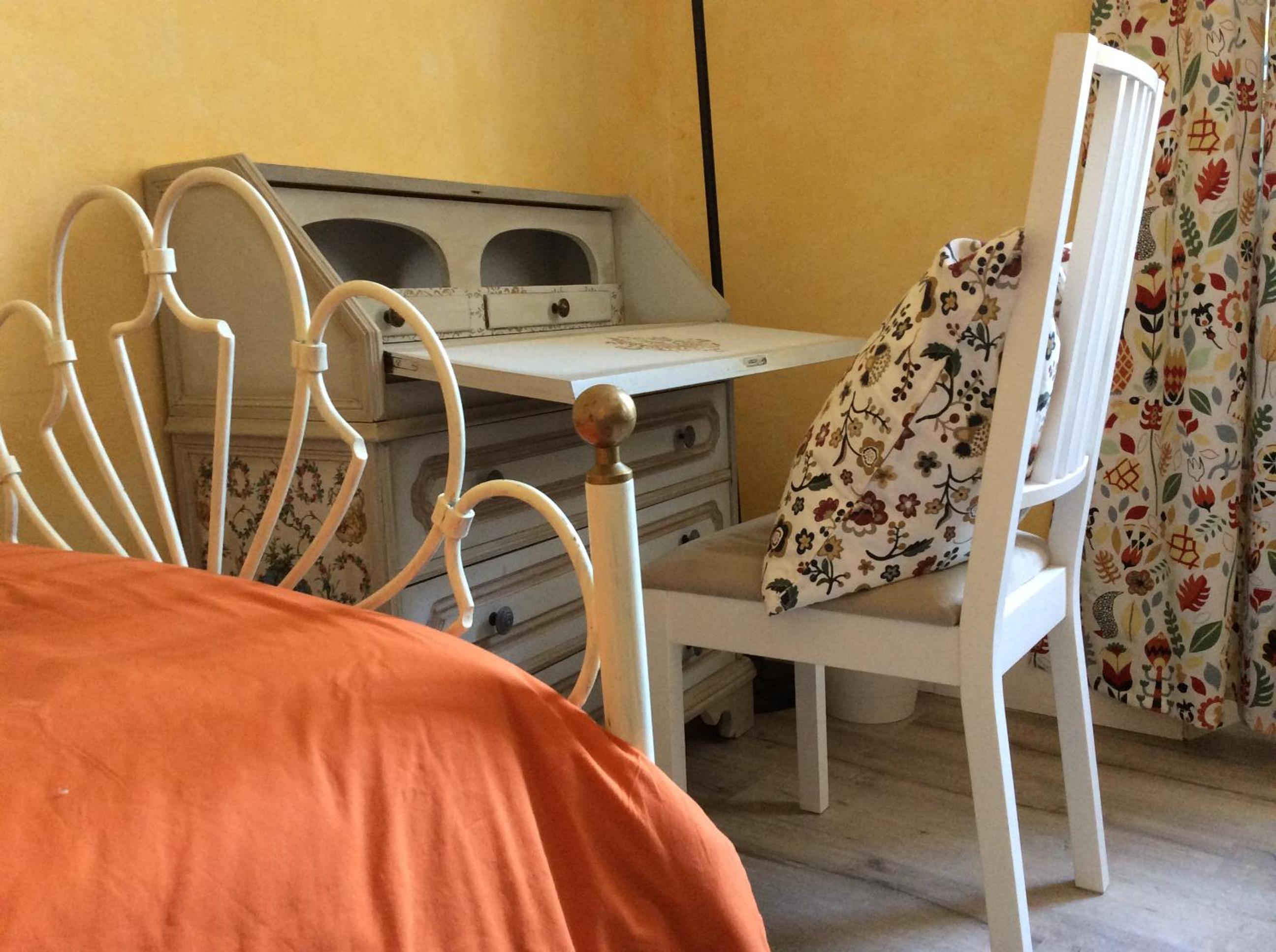 Superior Single Room with Shared Bathroom