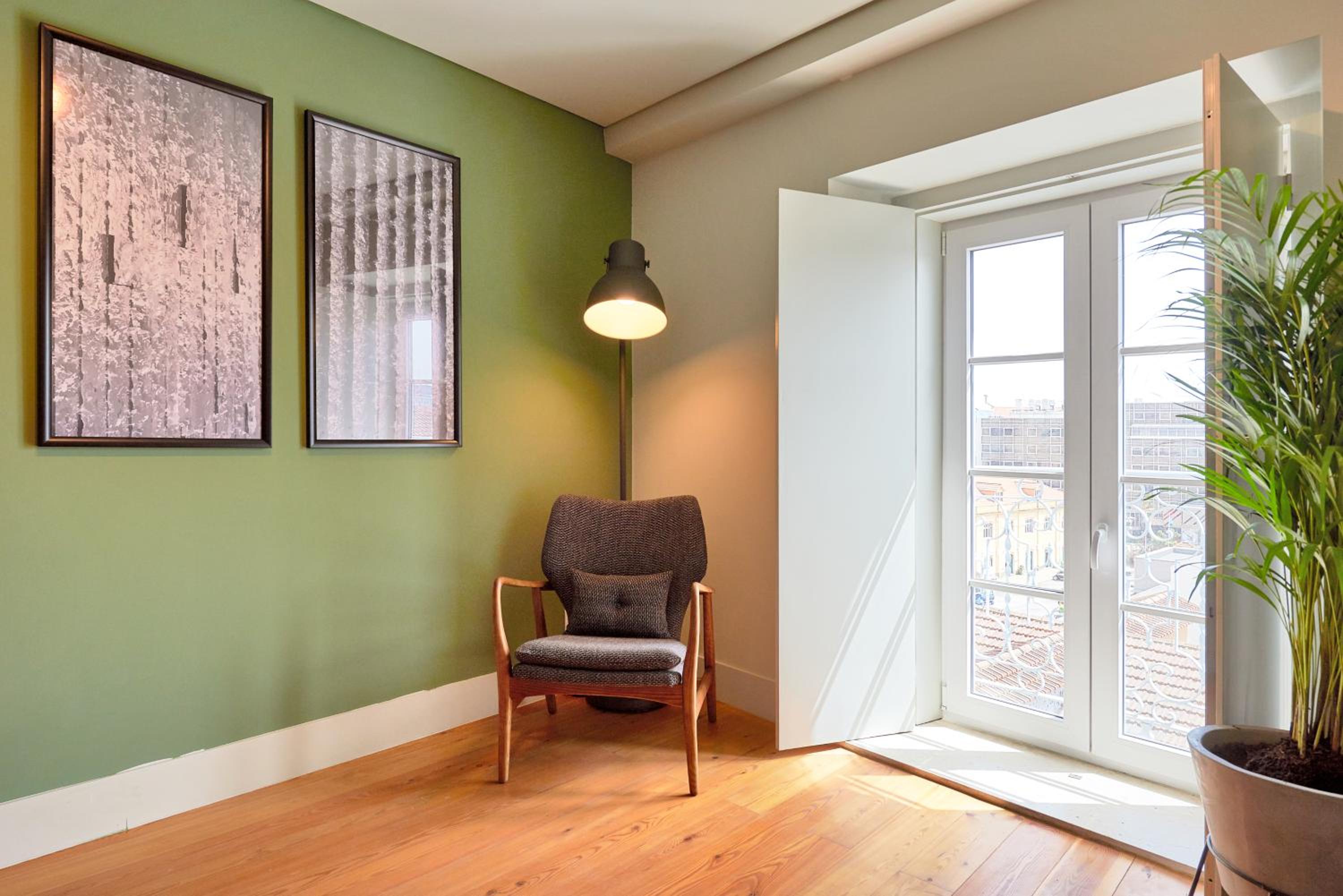 One-Bedroom Apartment With River View