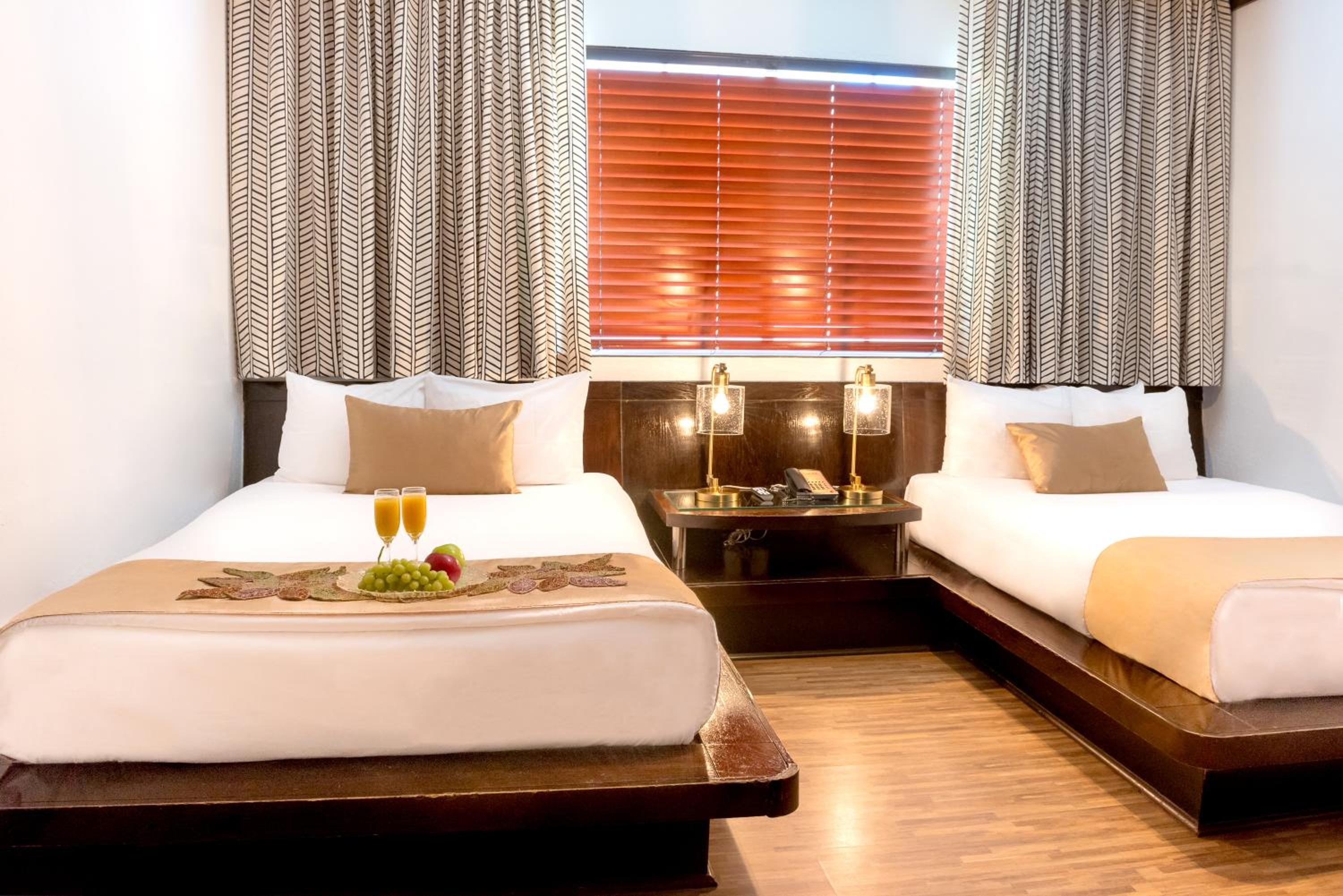 Standard Double Room - Photo 11