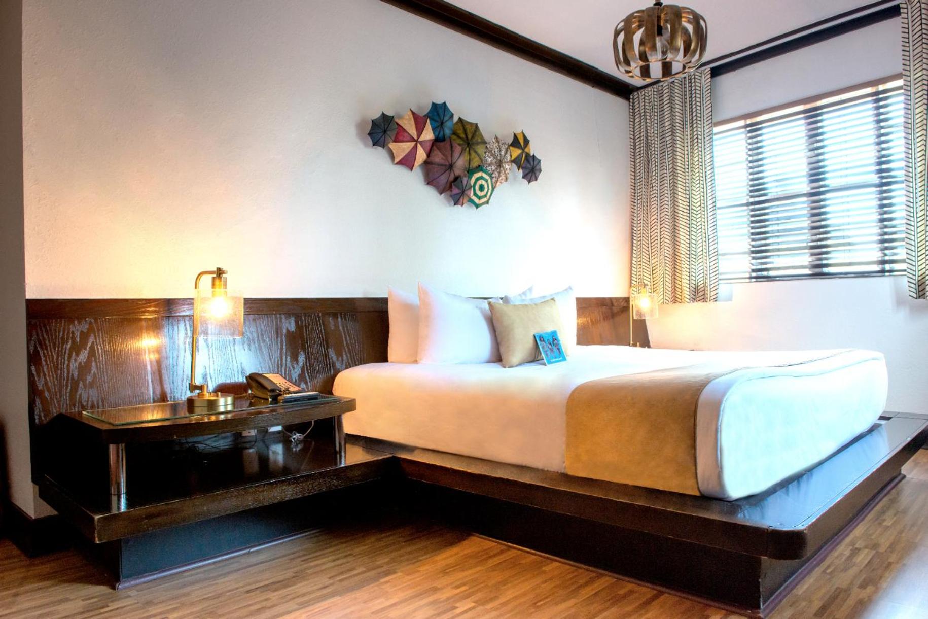 Standard King Room - Photo 4