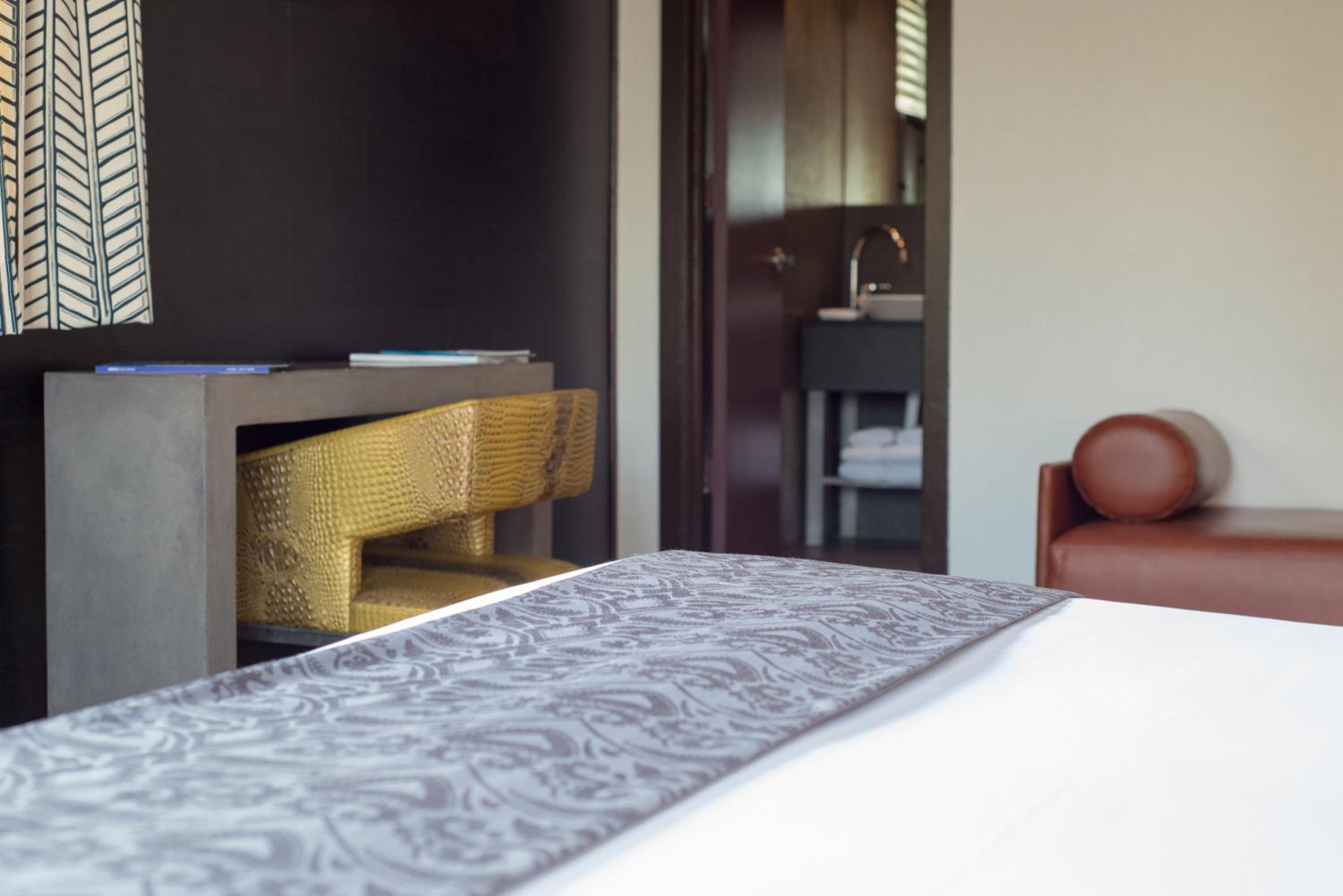 Standard King Room - Photo 26