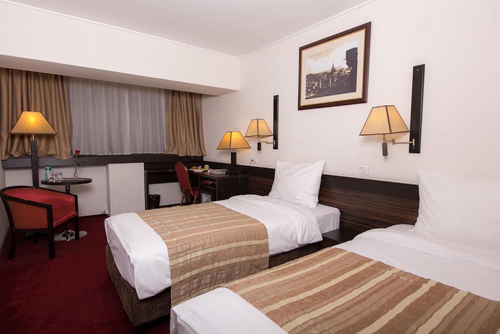 Twin Room - Non-Smoking - Photo 4