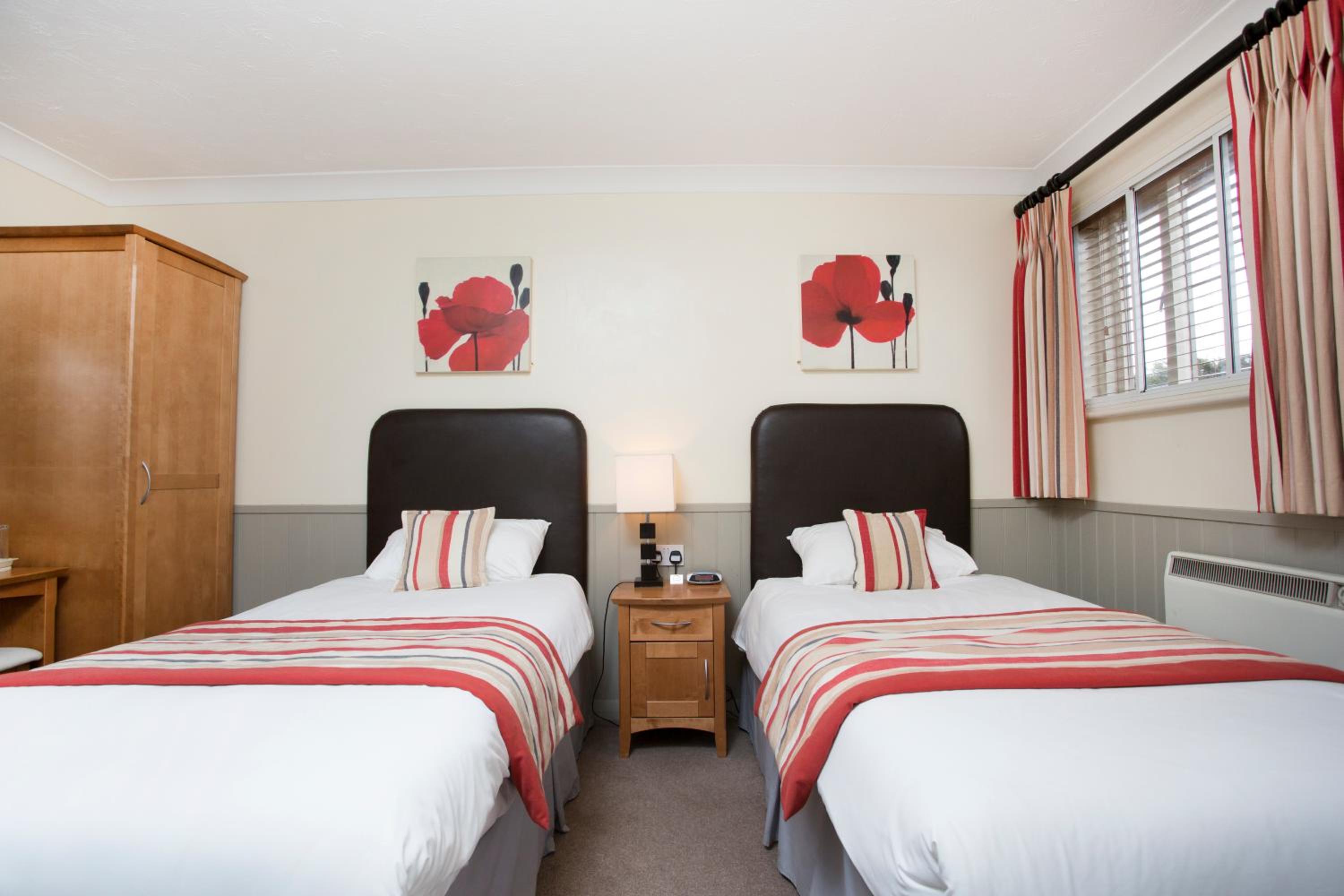Standard Twin Room photo 2