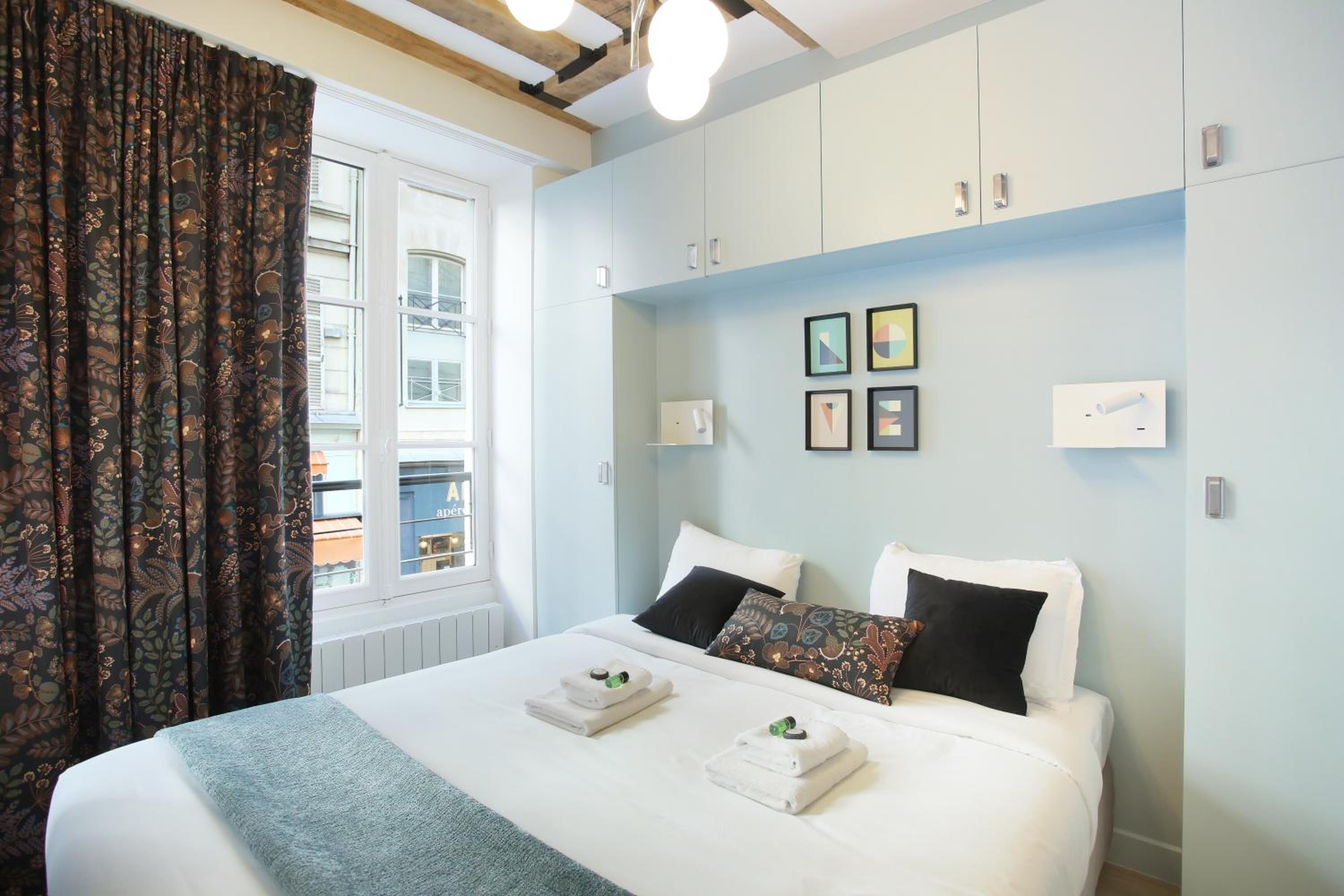 One-Bedroom Apartment photo 1