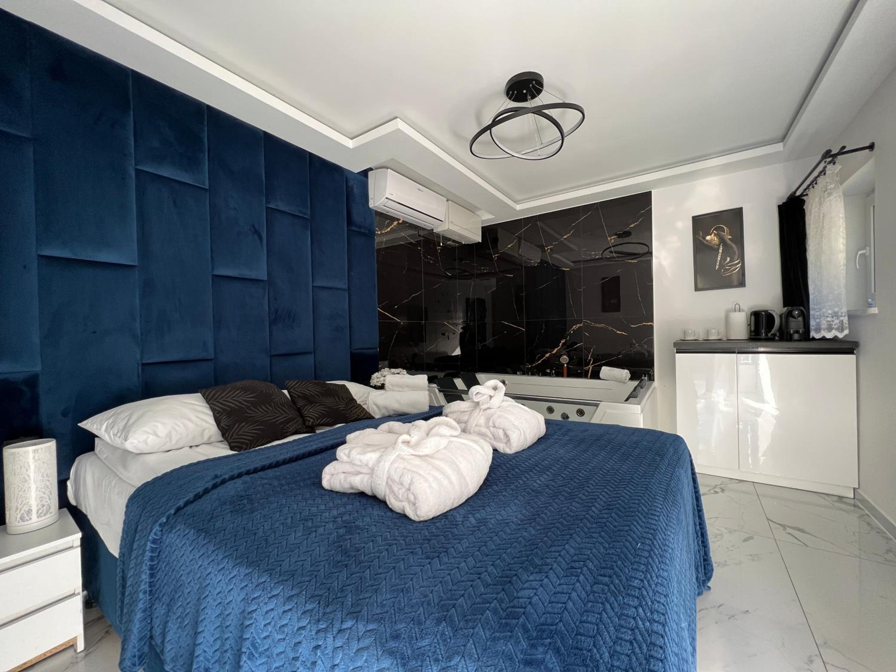 Studio with Spa Bath