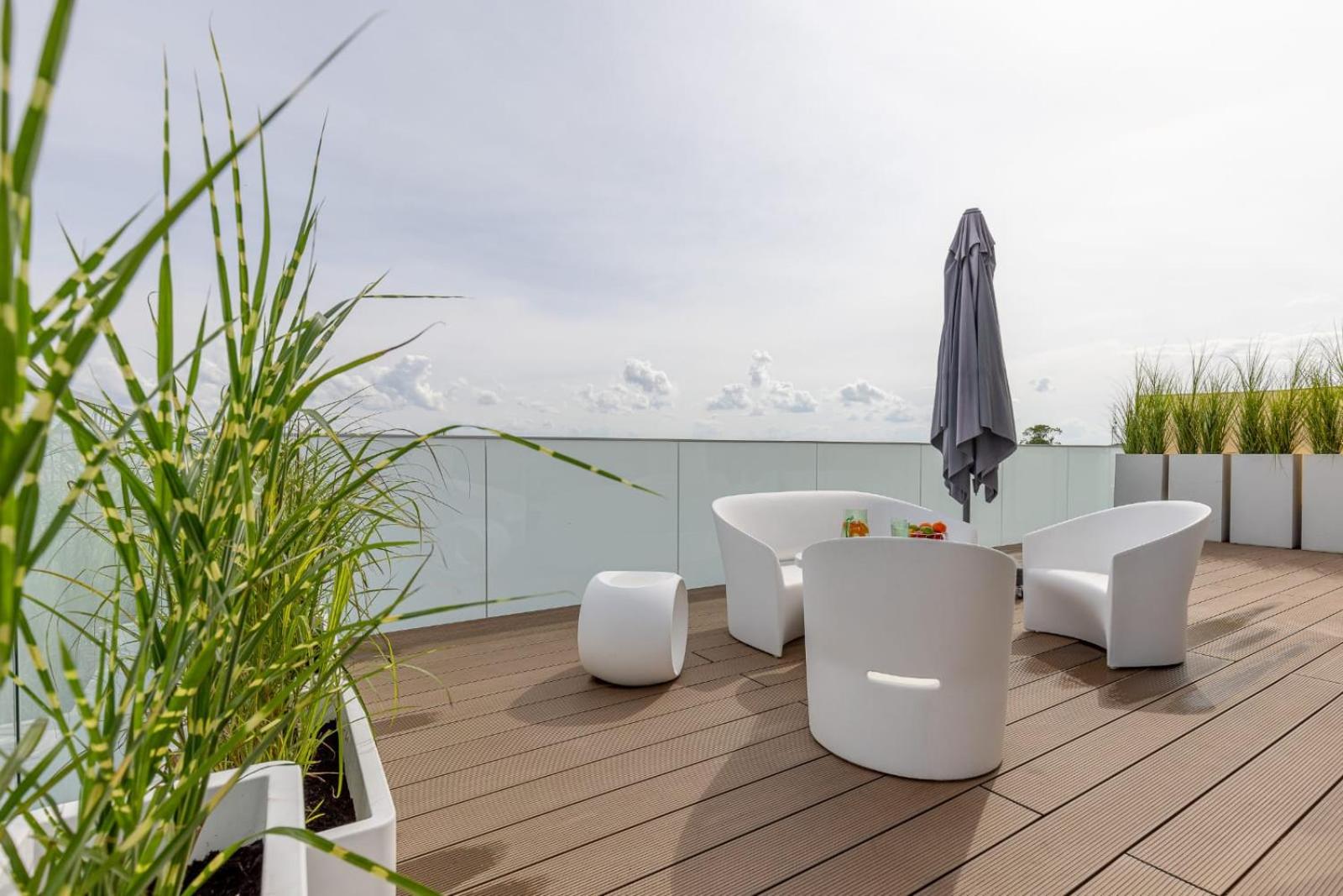 One-Bedroom Apartment with Sea View and Balcony