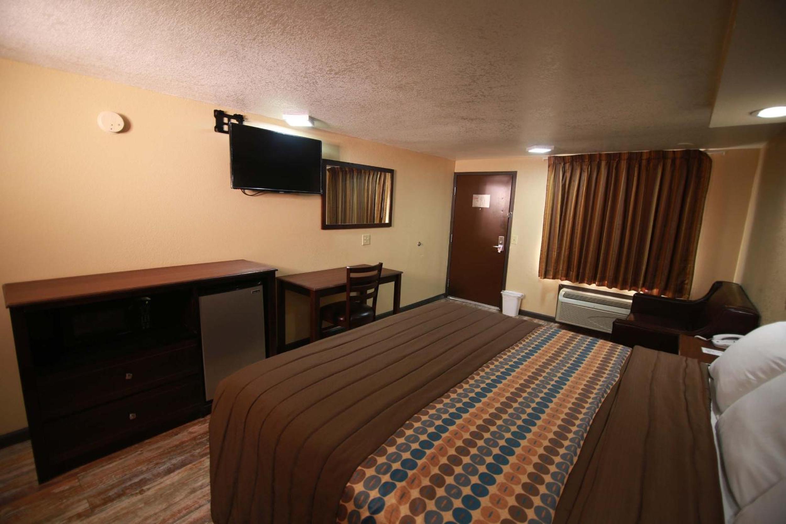 King Room - Non-Smoking photo 1