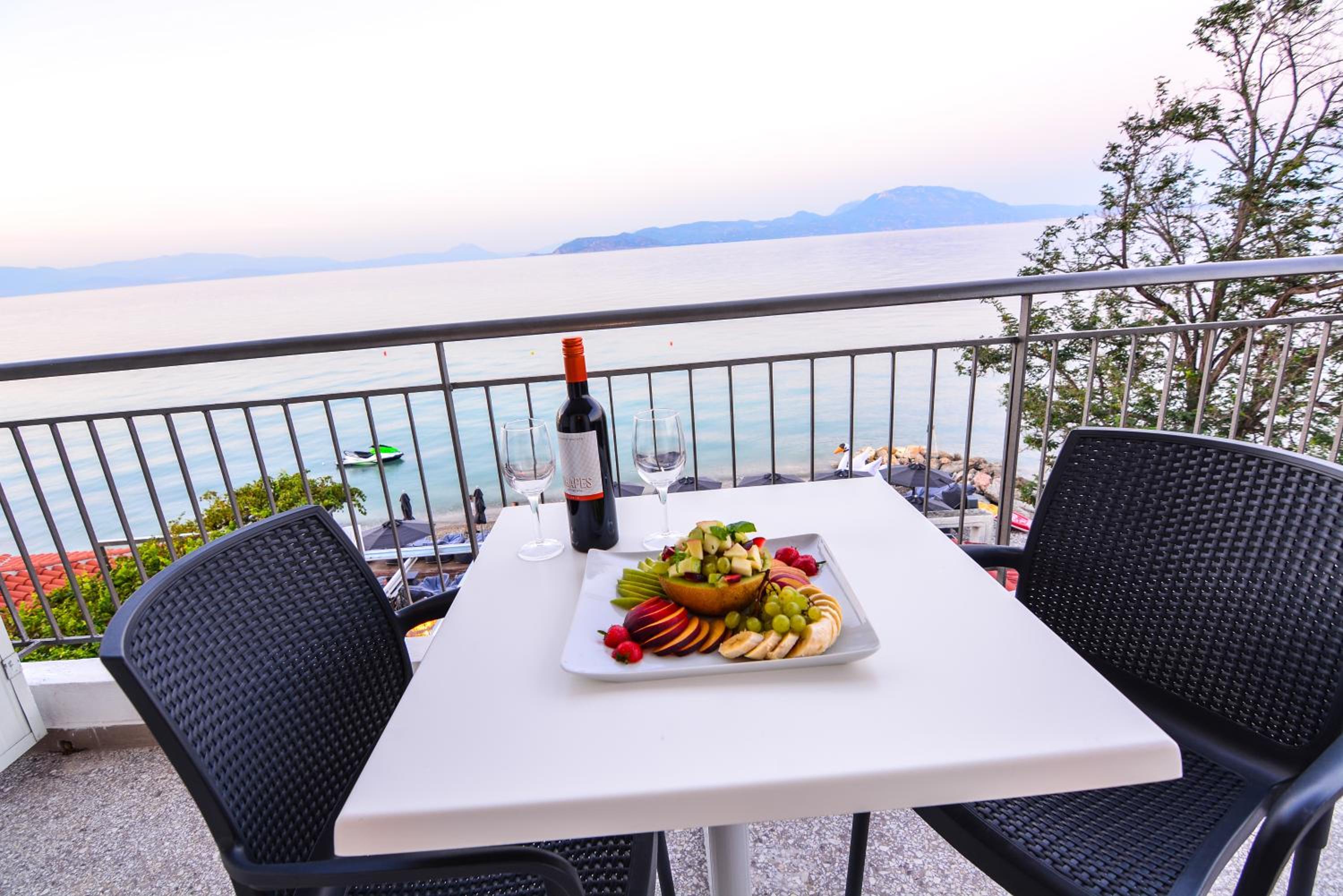 Double or Twin Room with Side Sea View photo 3