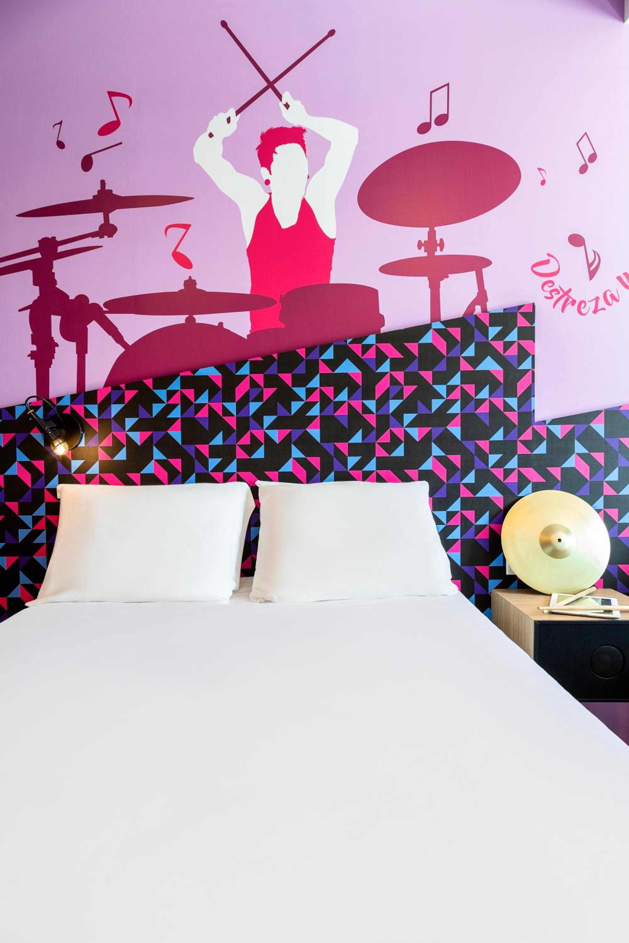 Standard Room with Twin Double Beds - Photo 2