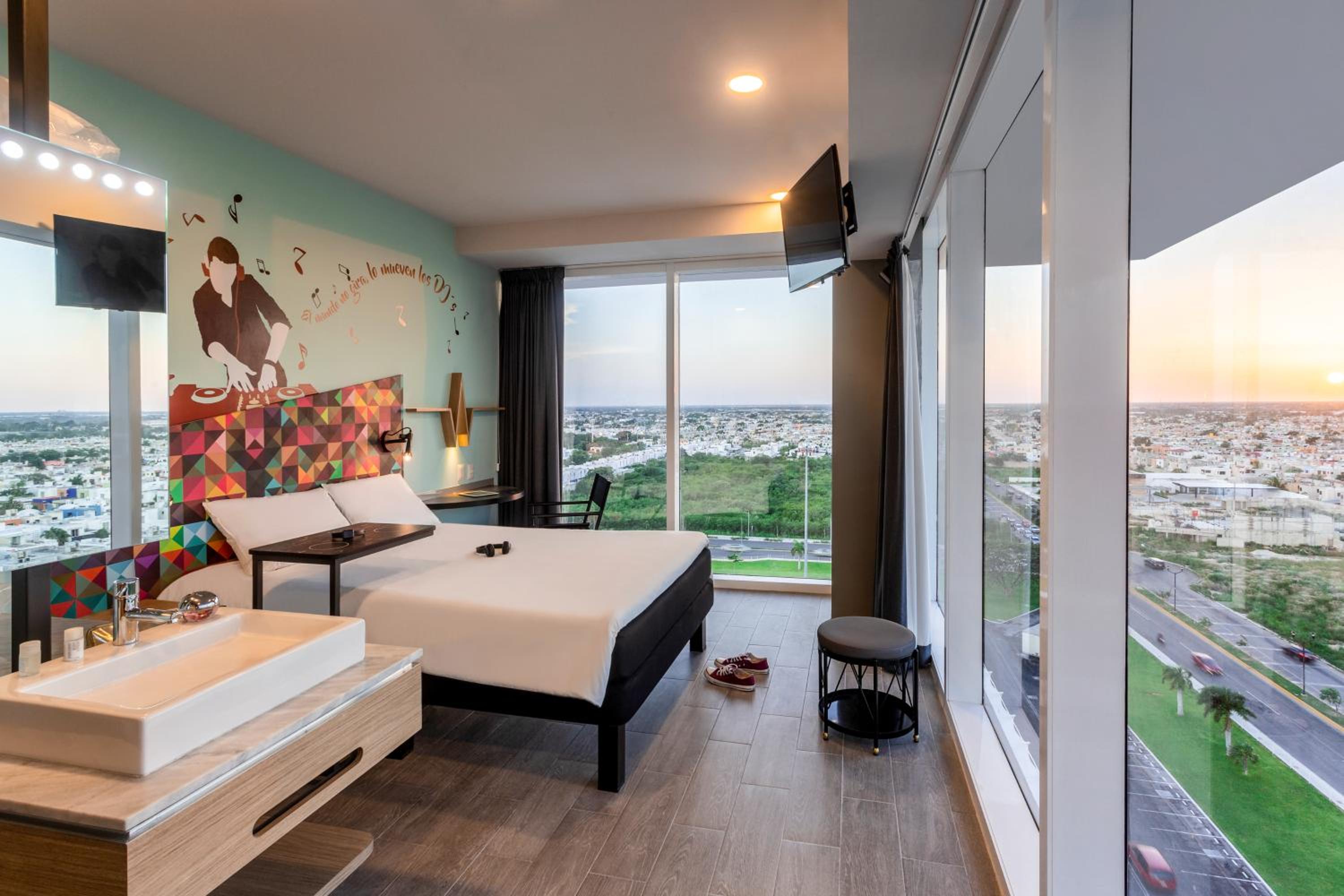 Suite King Room with Sofa Bed - Photo 12