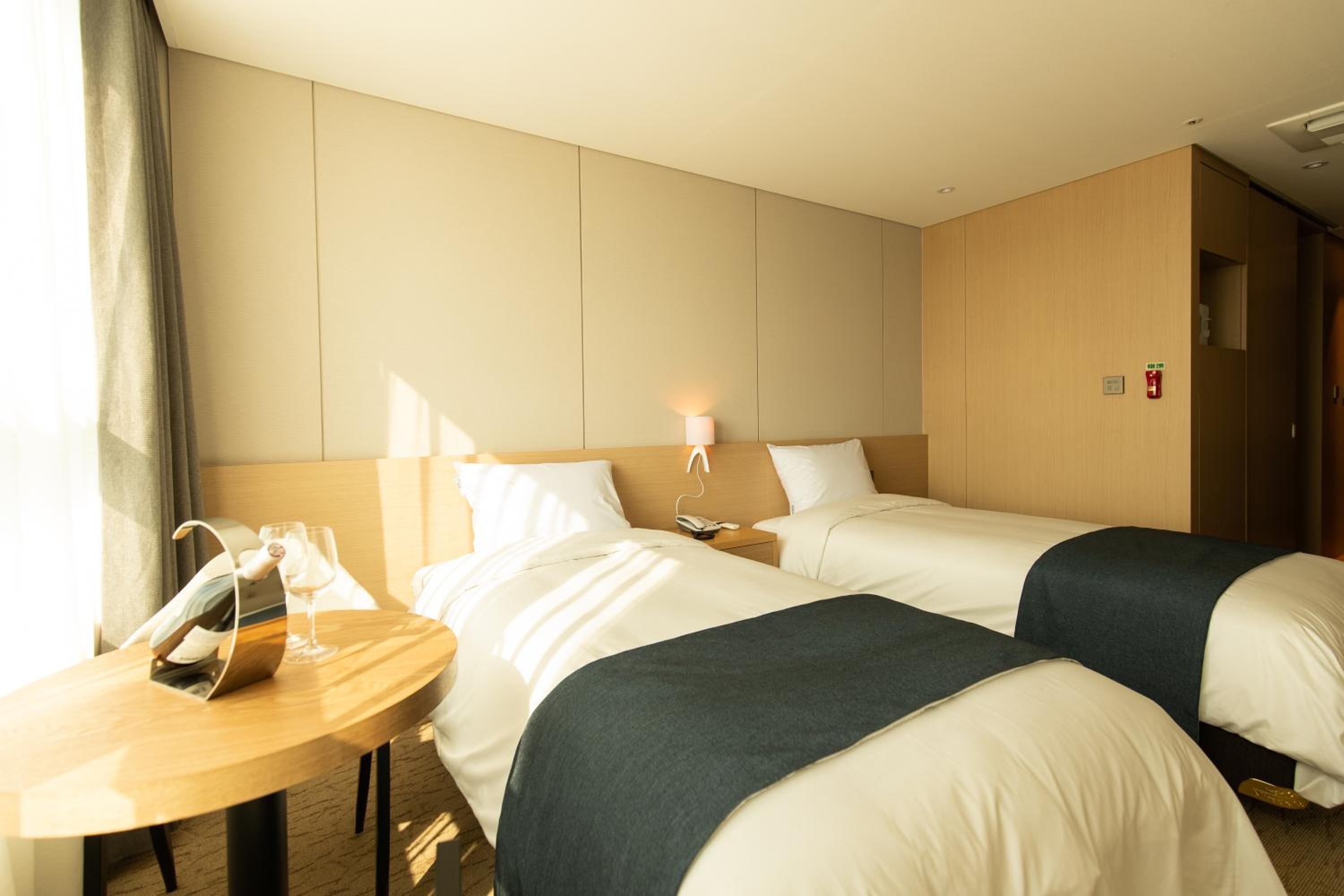 Standard Twin Room photo 2