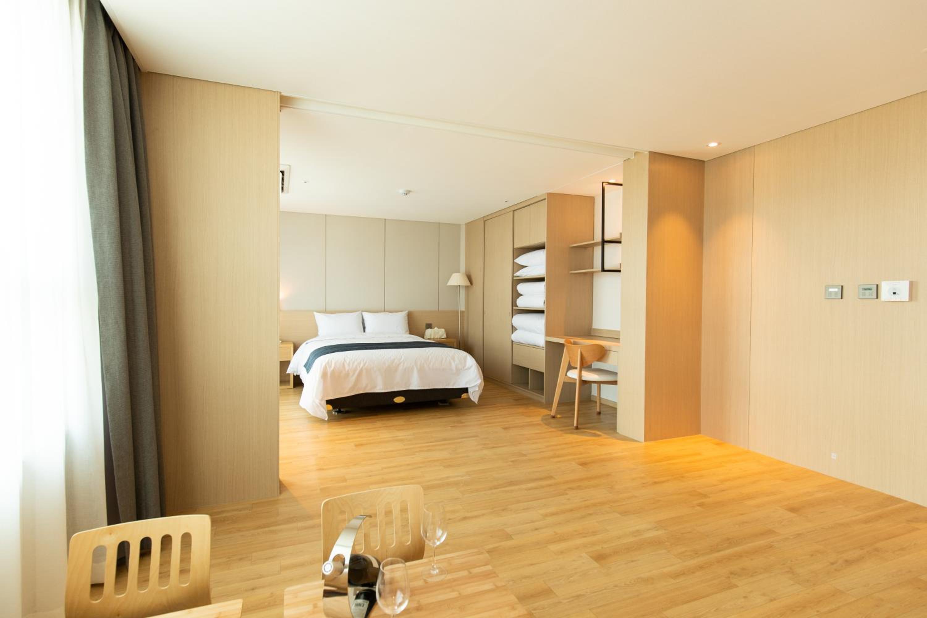 Korean-Style Family Room photo 1