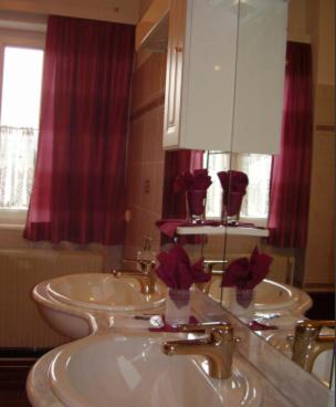 Large Double Room with Balcony photo 3