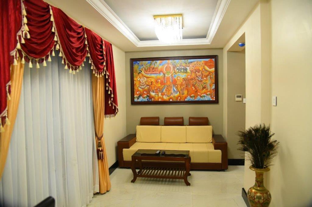 Deluxe King Suite - Photo 12