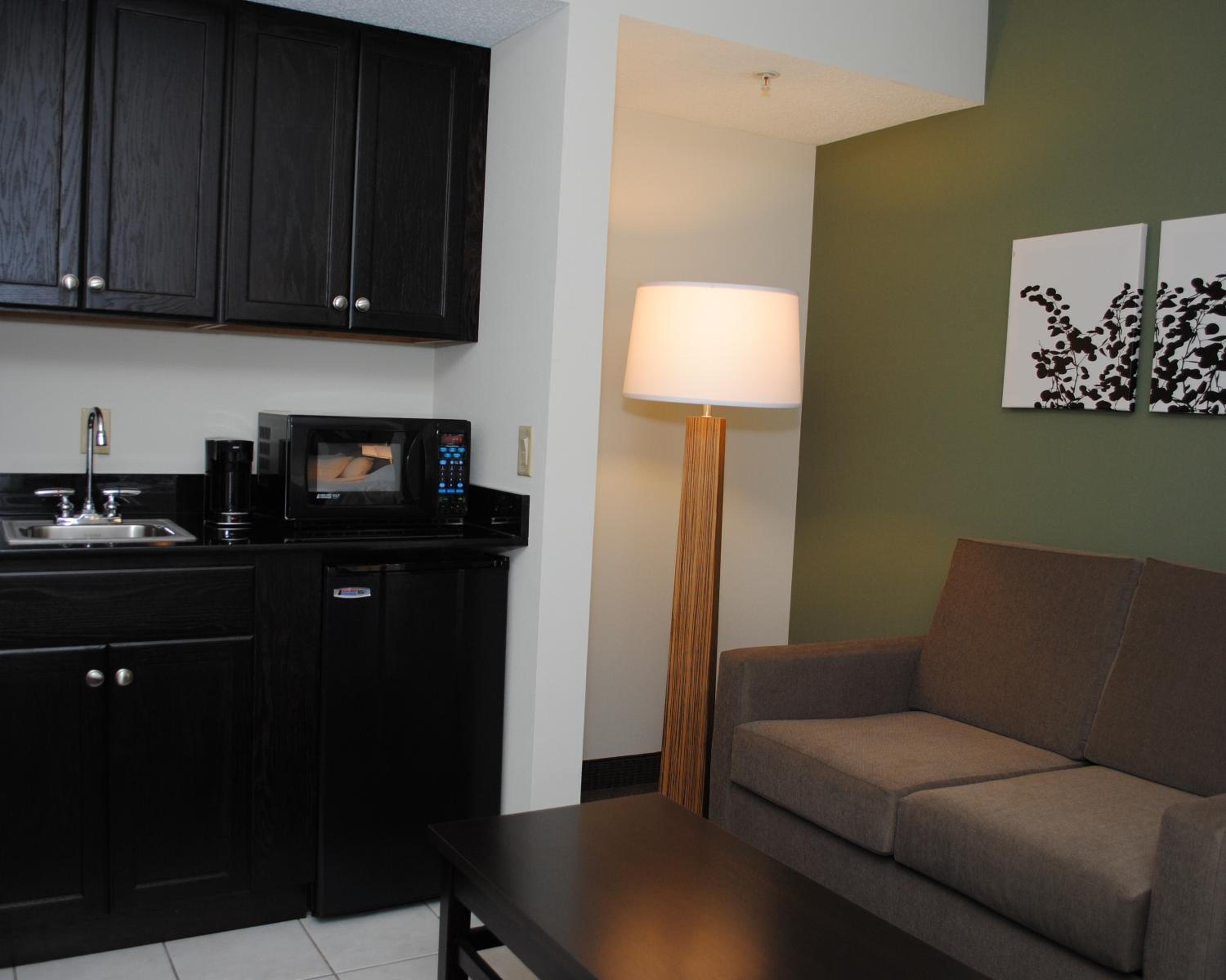 King Suite with Whirlpool and Sofa Bed - Non-Smoking - Photo 4
