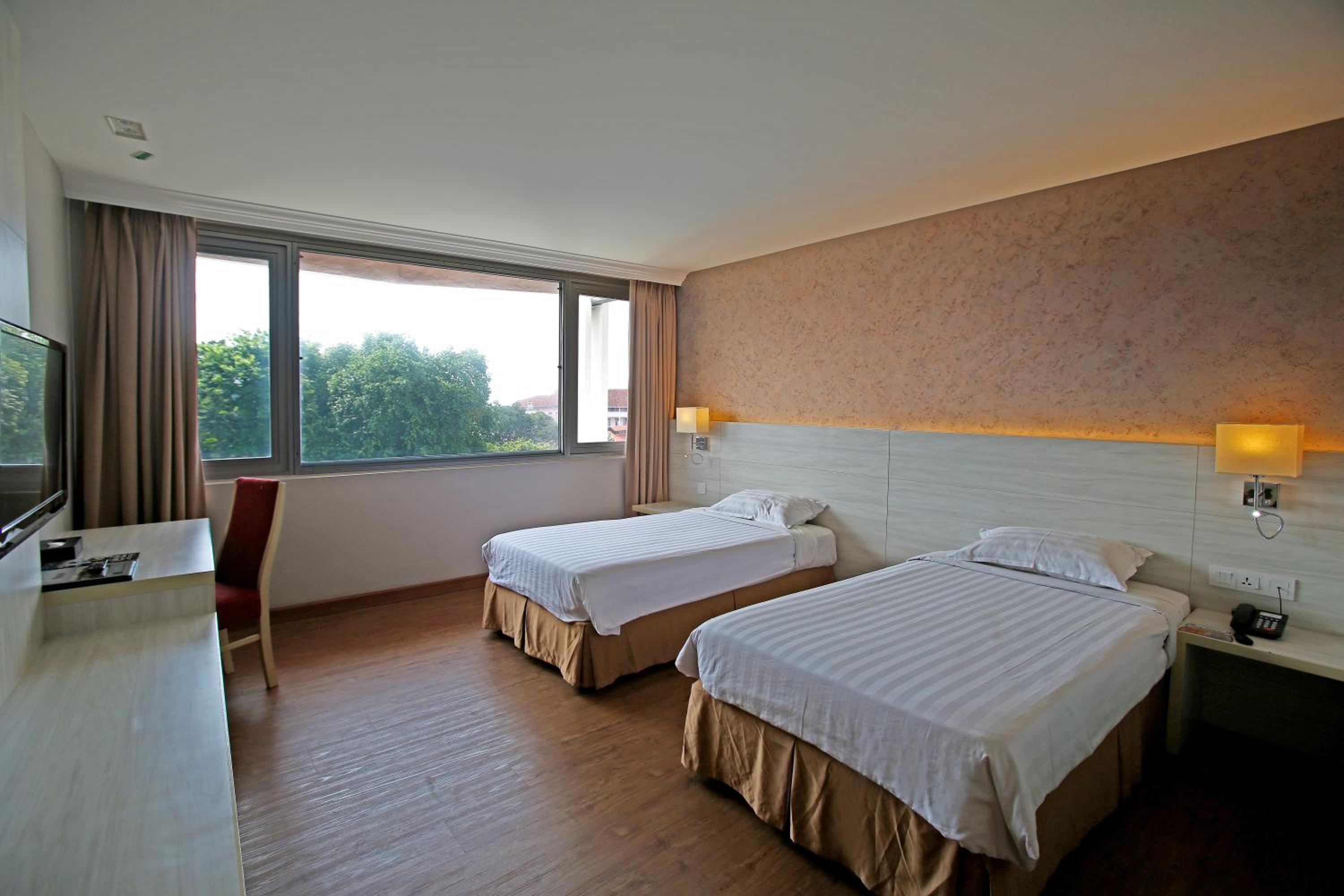 Grand Superior Room