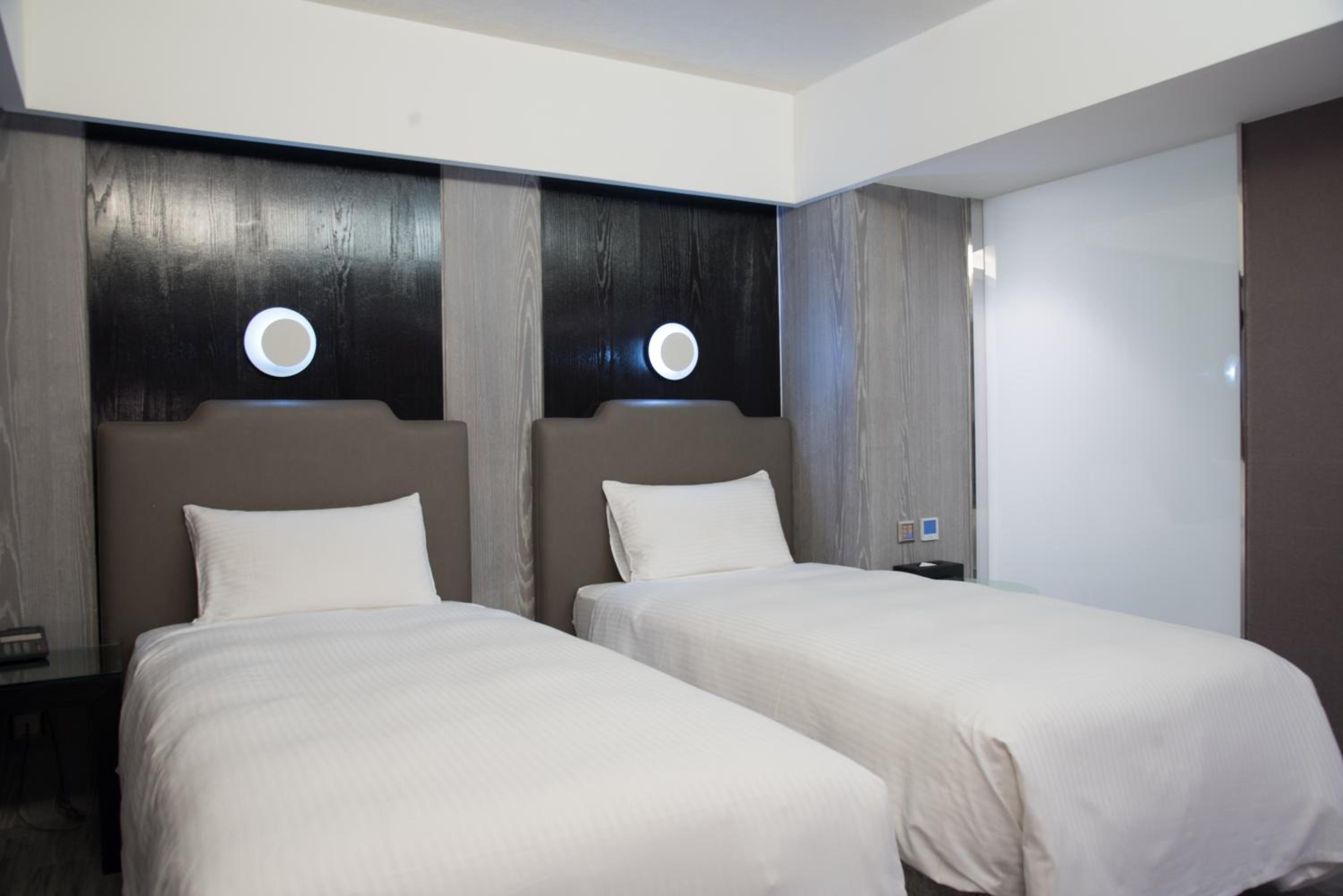 Standard Twin Room - Photo 3