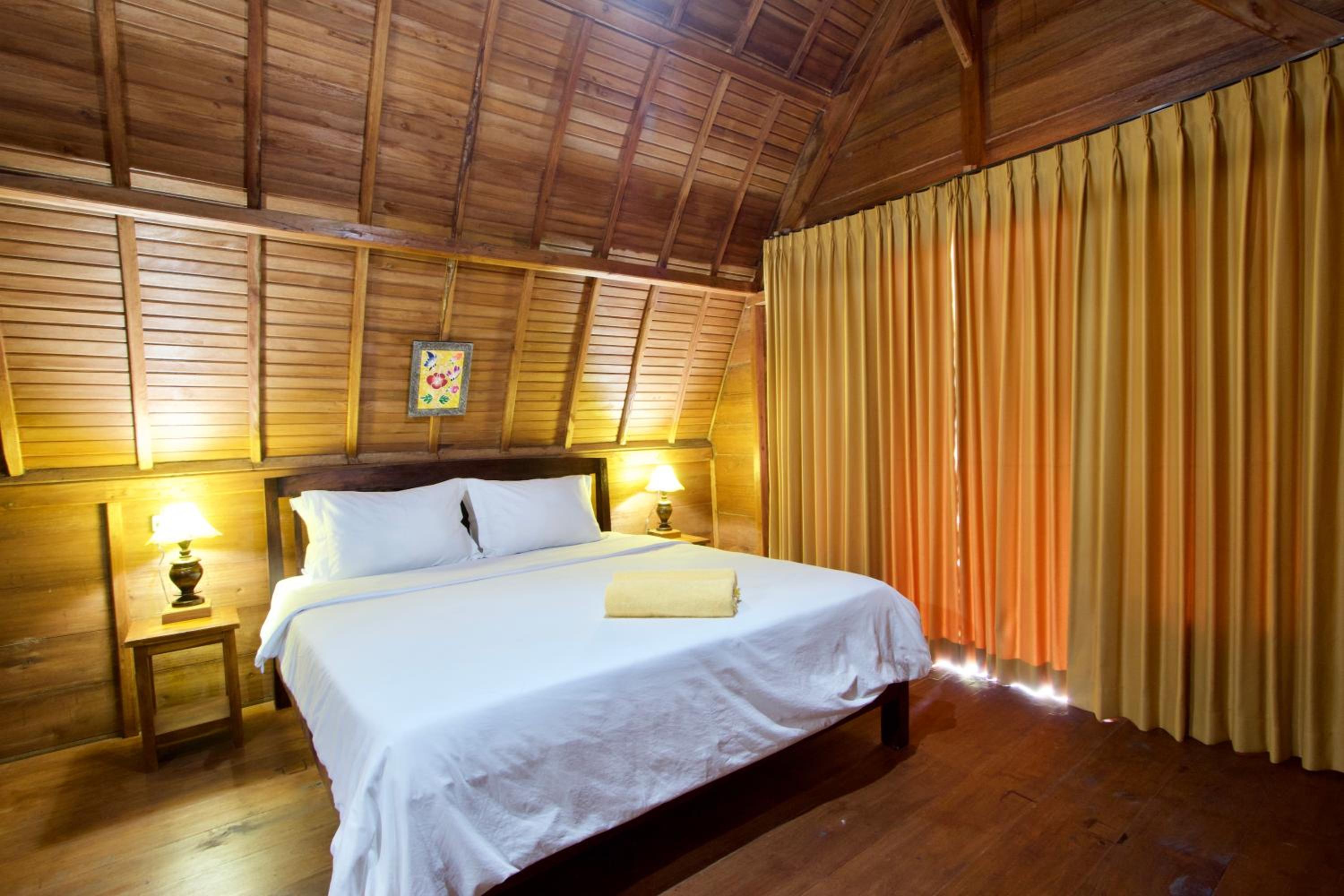 Deluxe Double or Twin Room with Balcony
