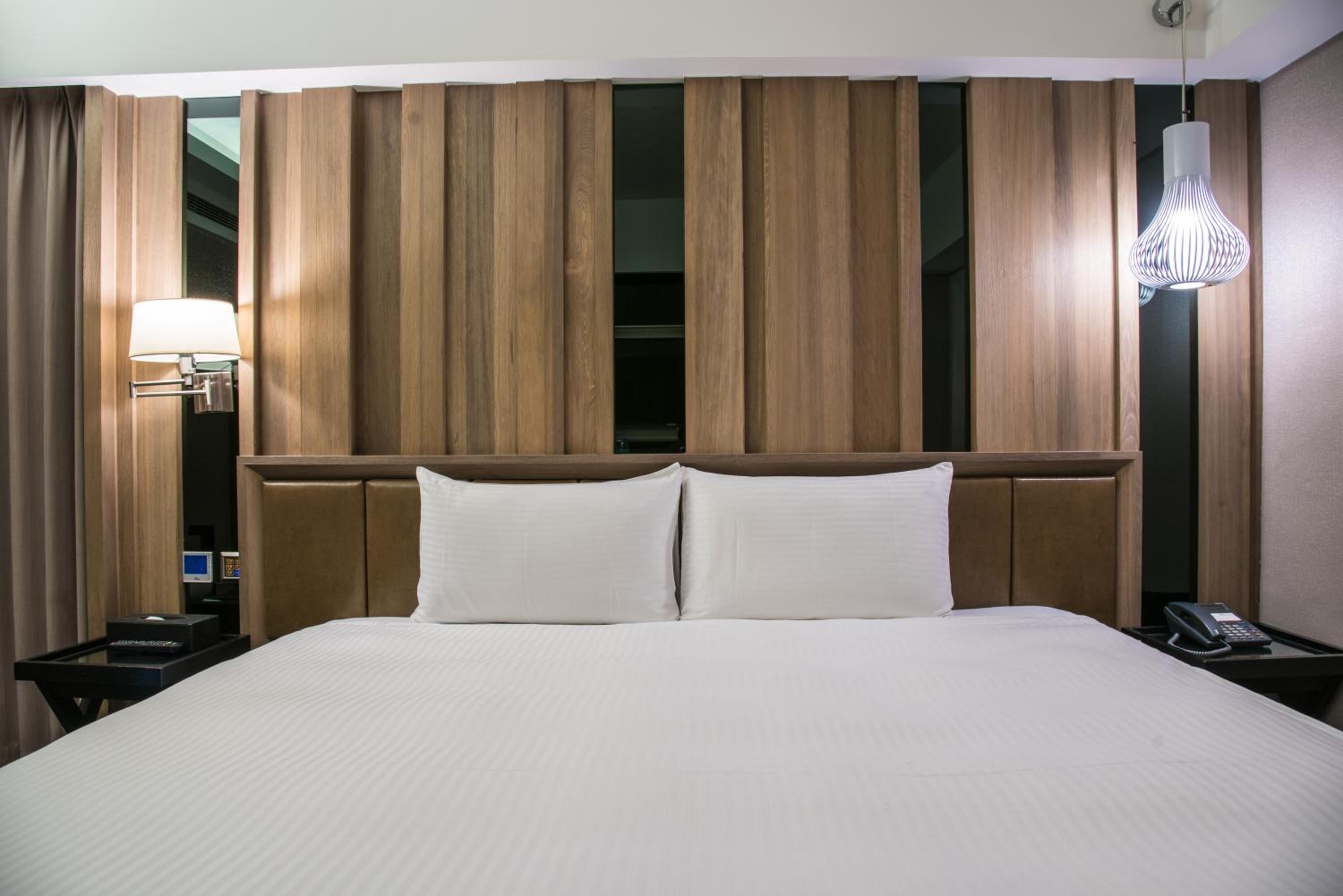 Standard Double Room - Photo 8