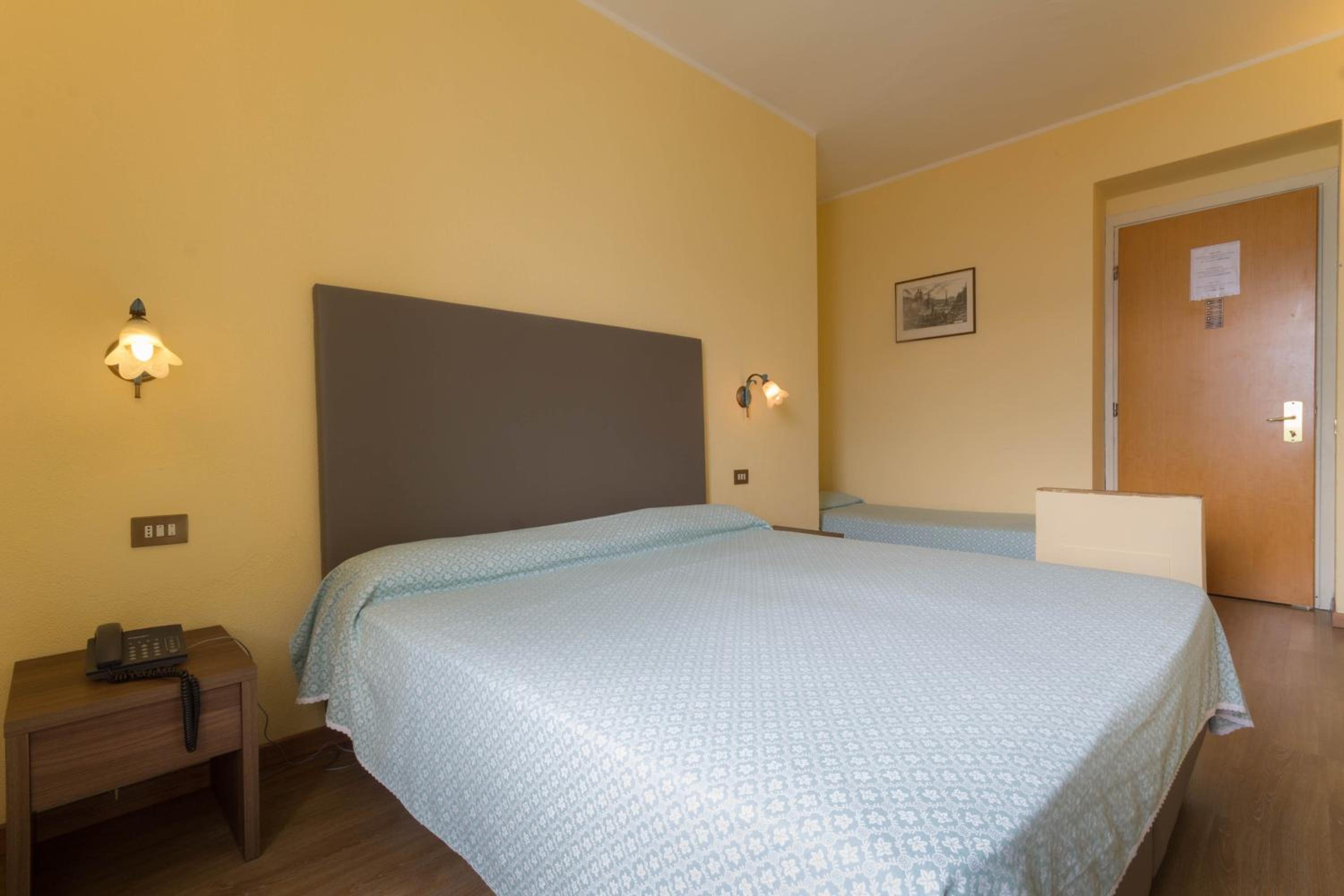 Standard Triple Room with Lake View