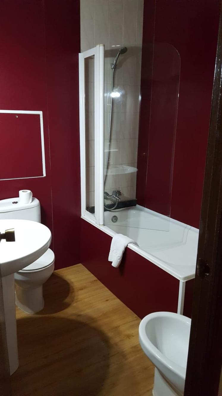Double or Twin Room - Photo 10