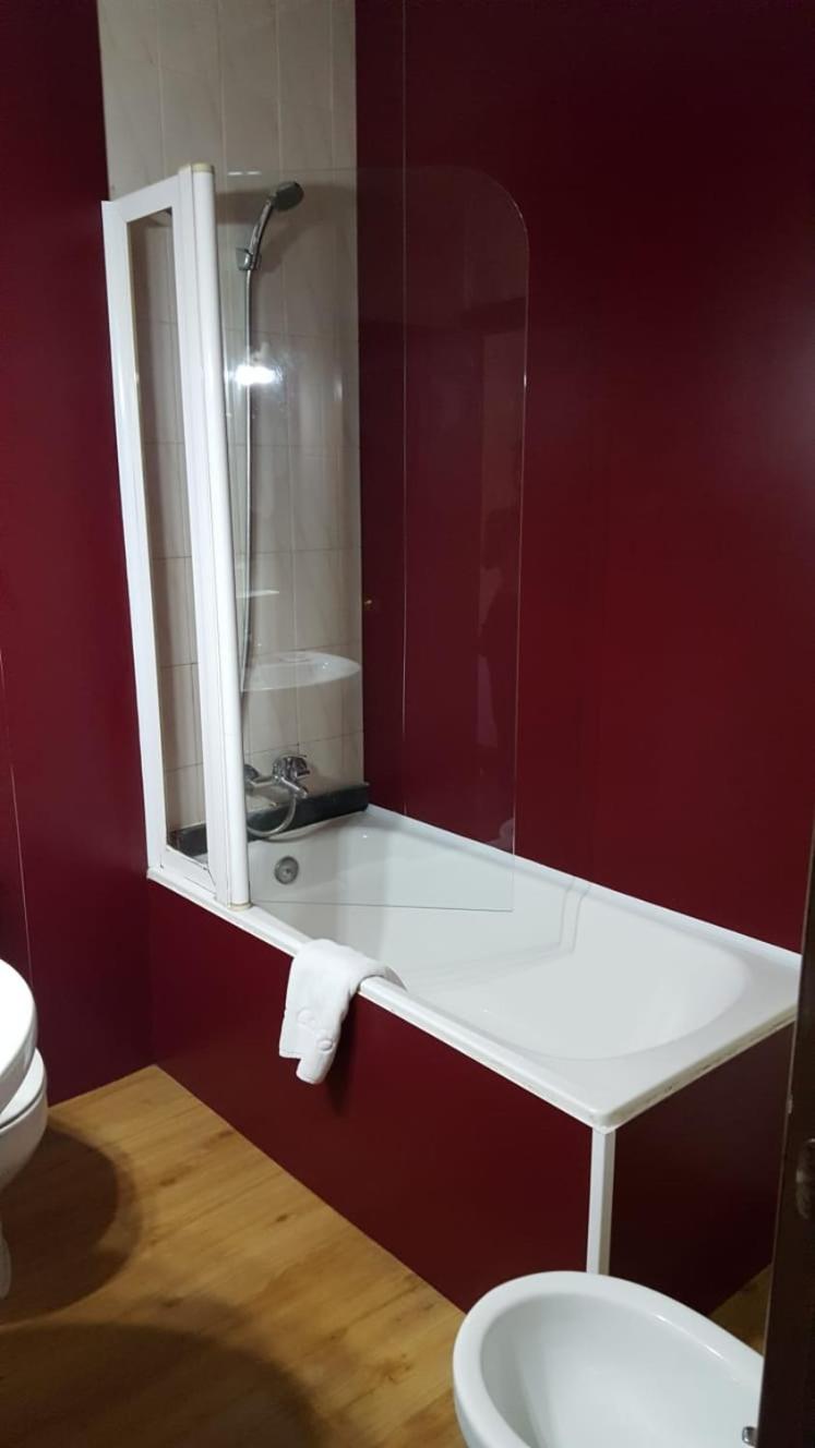 Double or Twin Room - Photo 8
