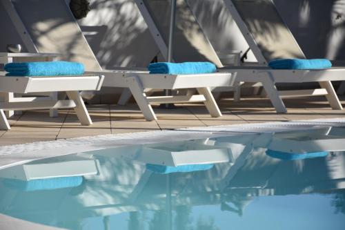 Double Room with Balcony and Sea View photo 3