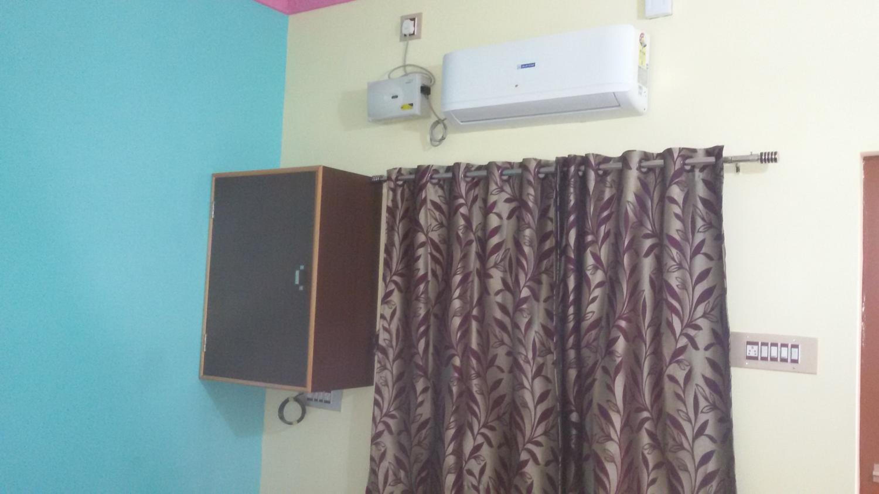 Deluxe Double Room with Balcony - Photo 21