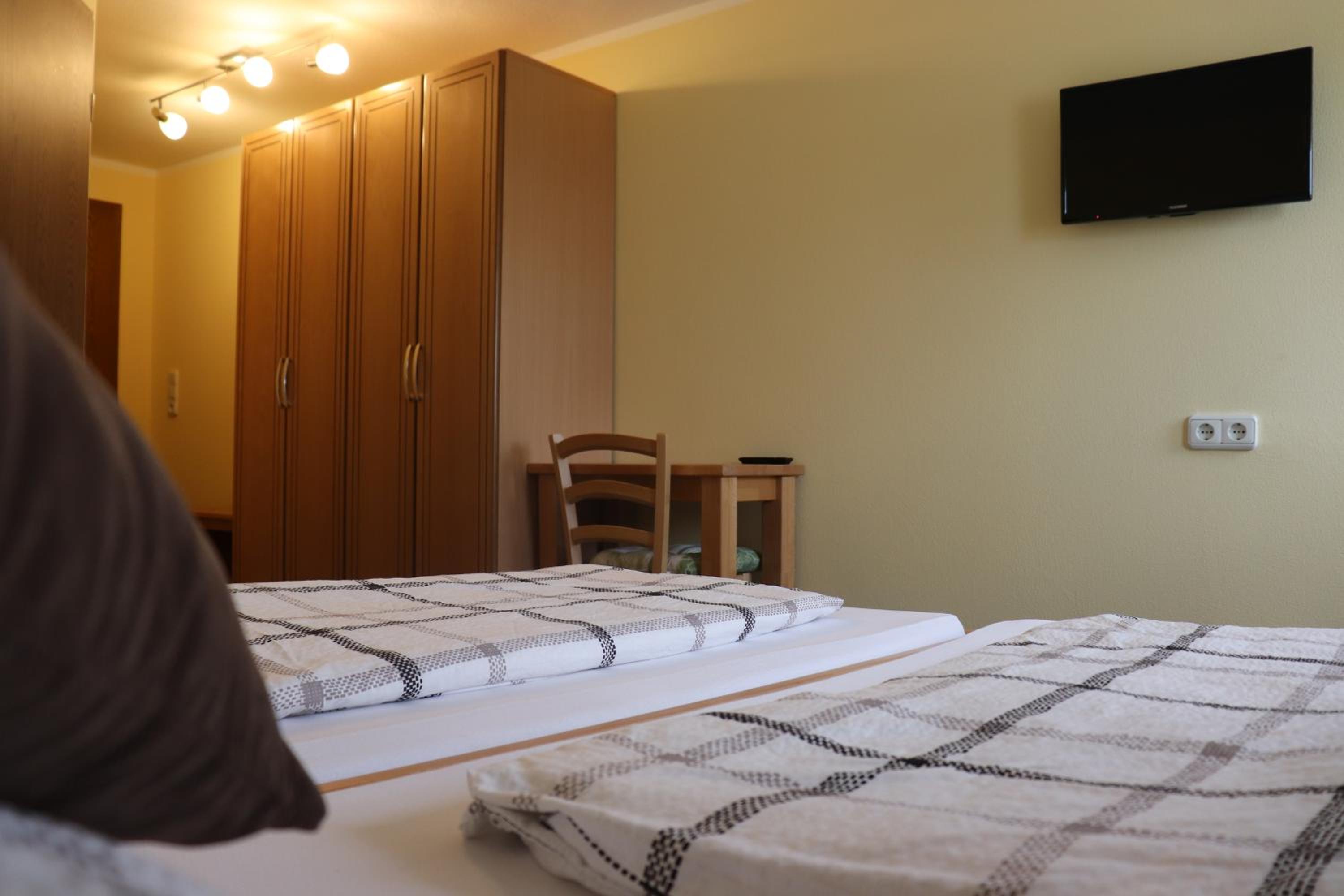 Double Room - Photo 5