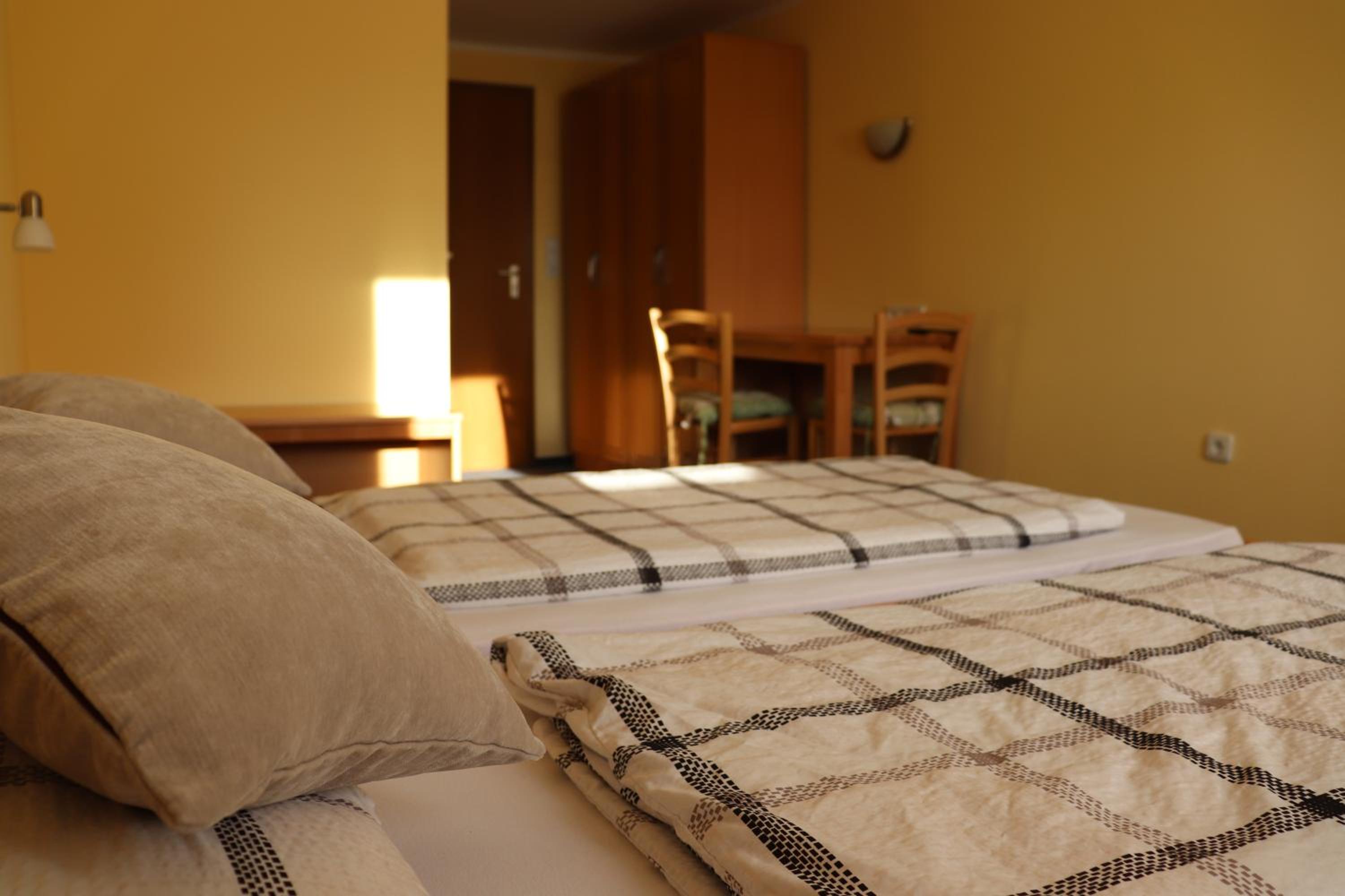 Double Room - Photo 8