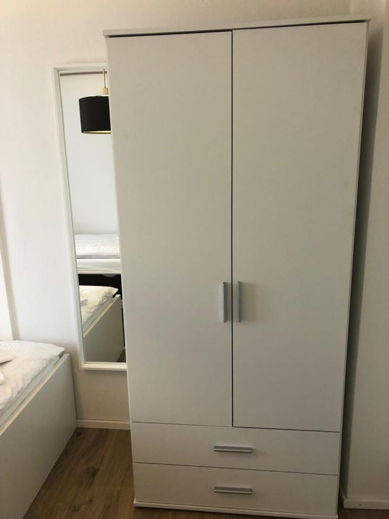Small Twin Room - Photo 3