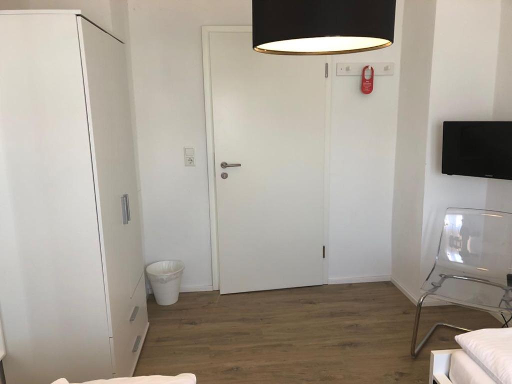 Small Twin Room - Photo 2