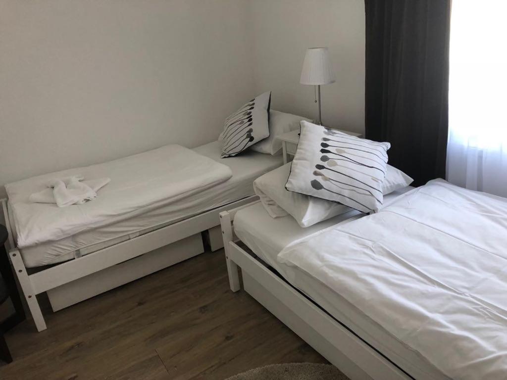 Twin Room - Photo 3