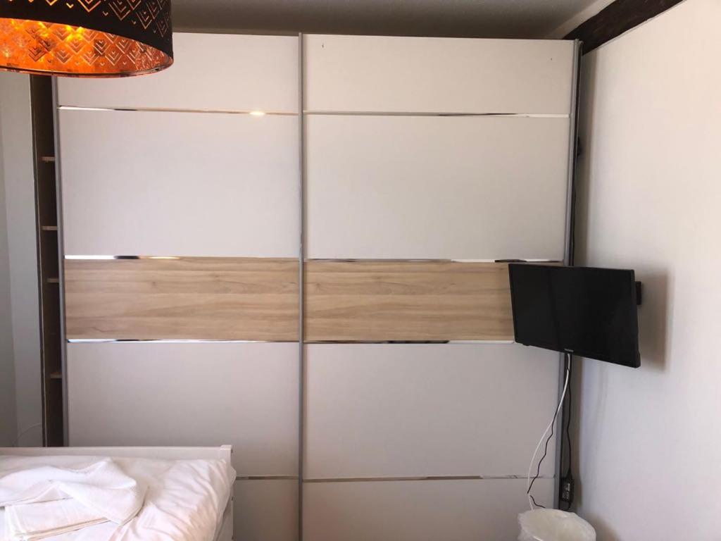 Twin Room - Photo 4