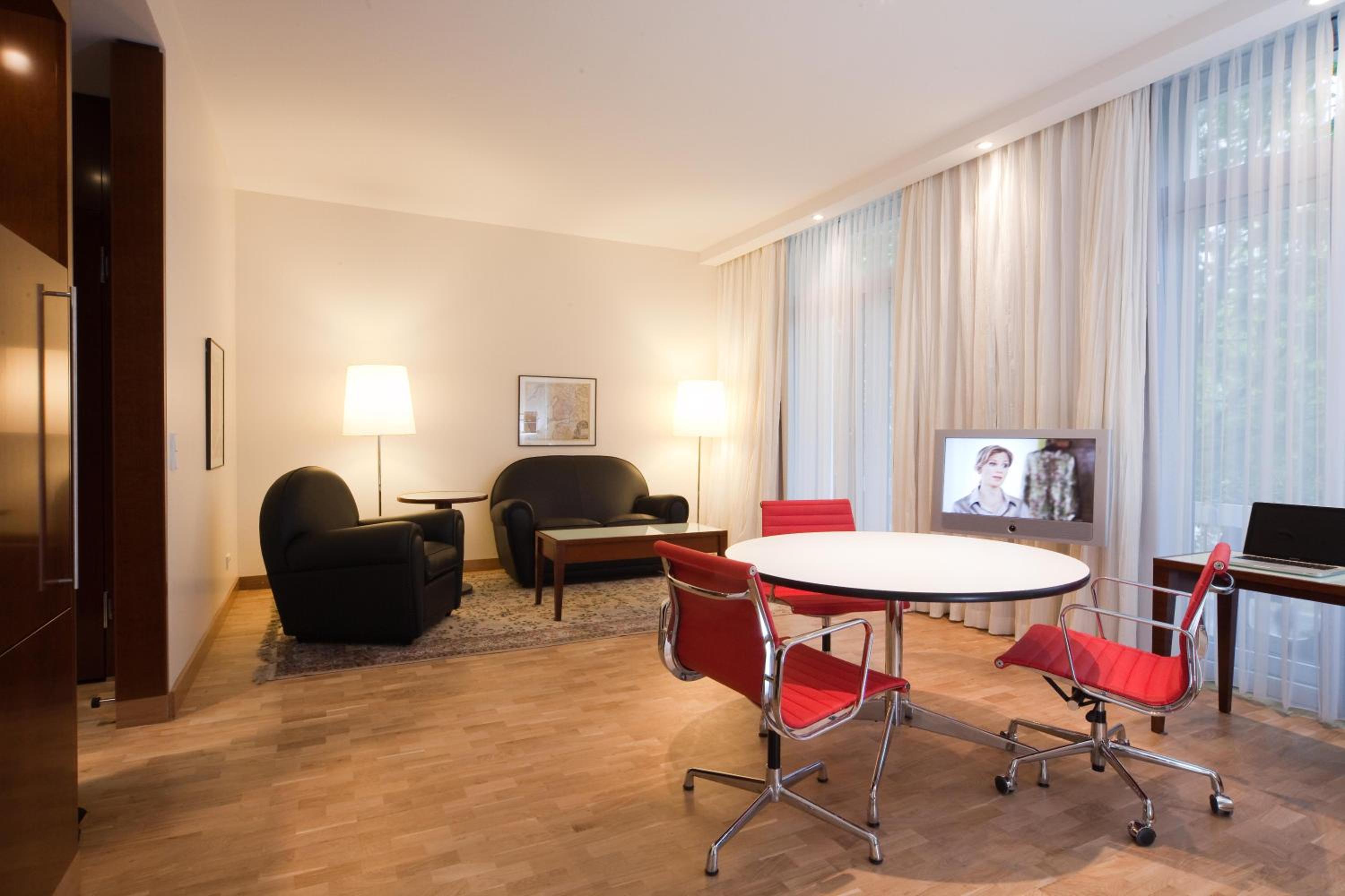 Suite - Photo 4
