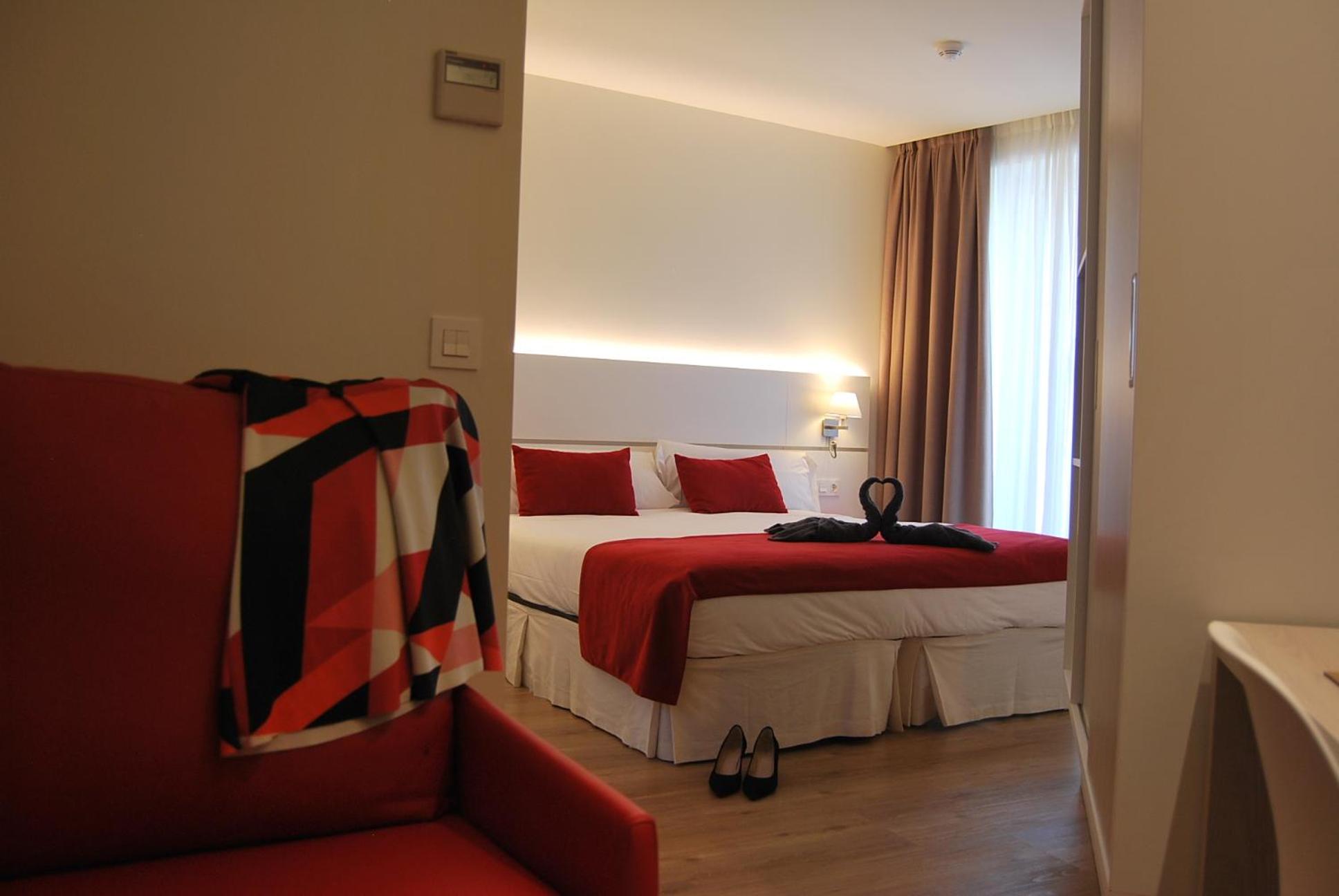 Double or Twin Room with Old Town View - Photo 25