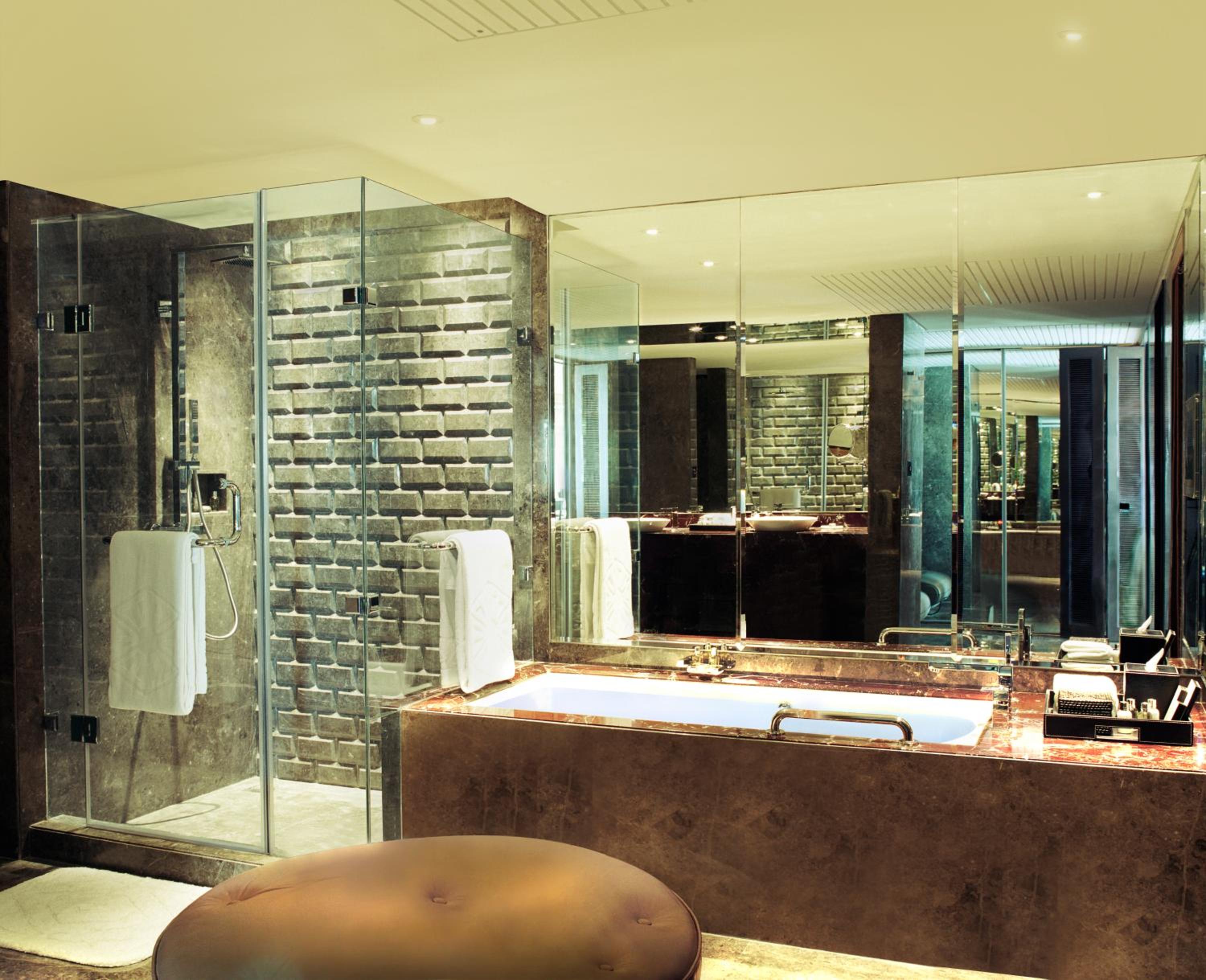 Grand Luxury Suite - High tea, evening cocktails, butler service, Complimentary 1 way airport transfer thumbnail 5