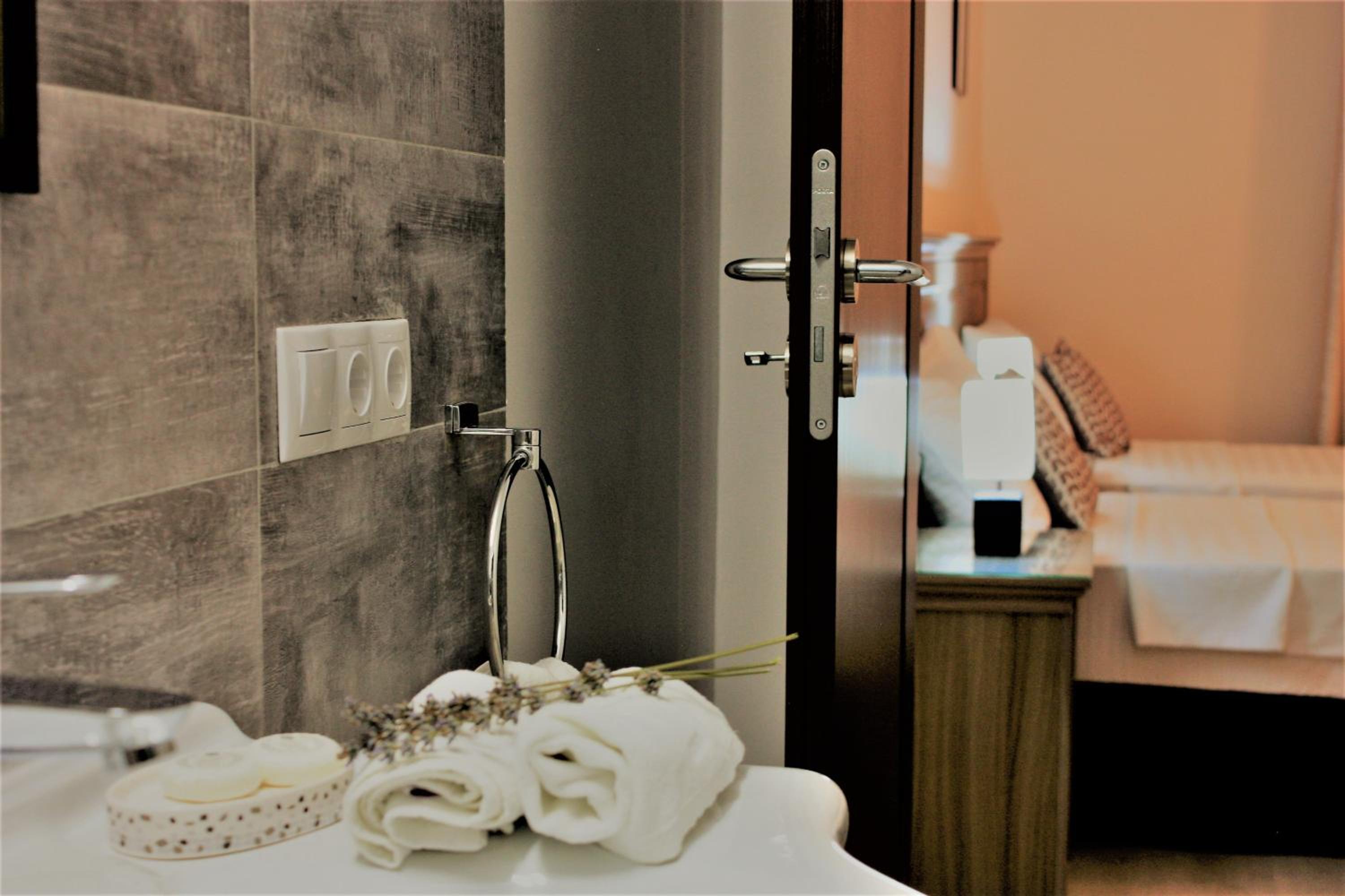 Double or Twin Room - Photo 7