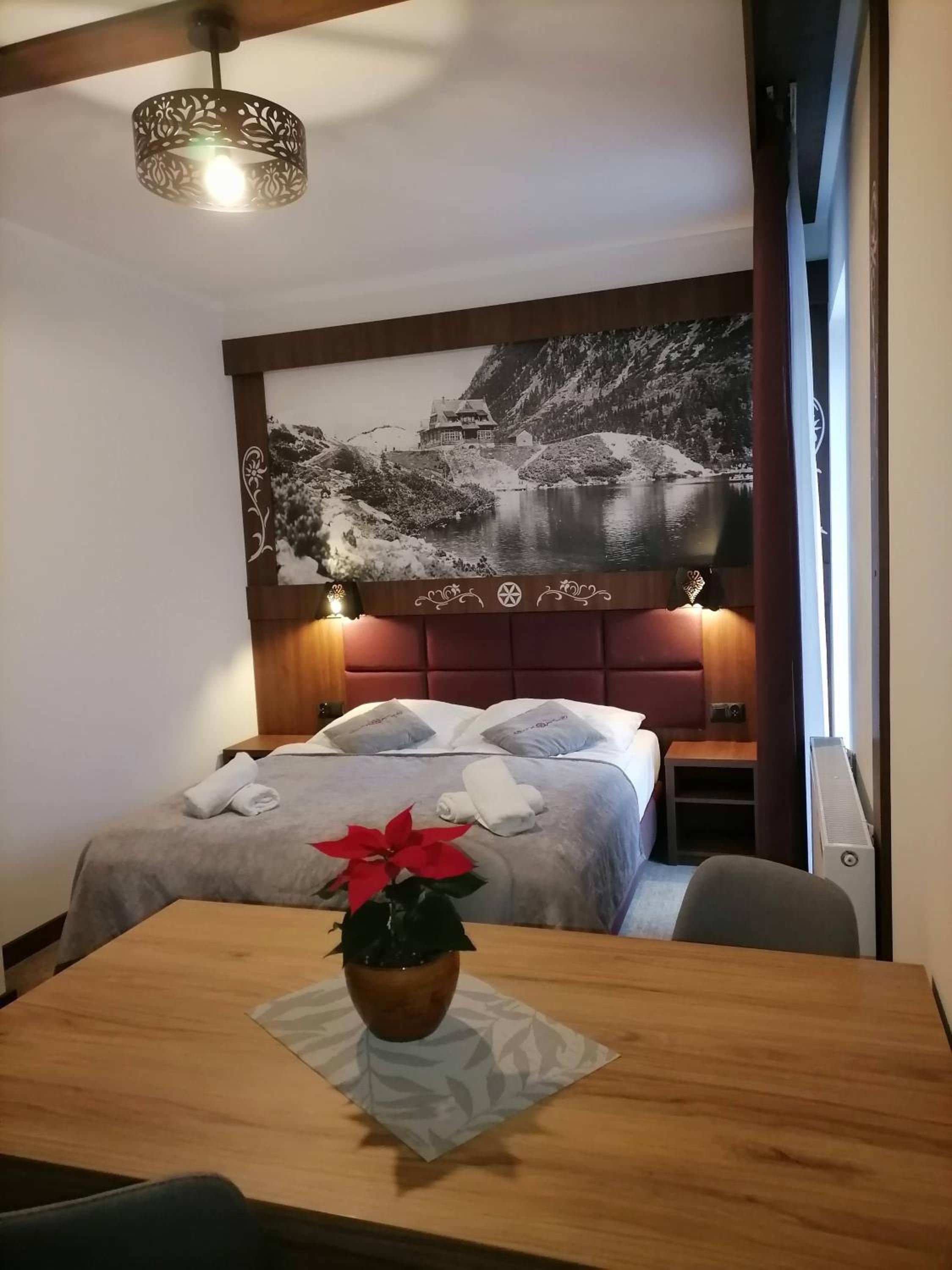 Apartment with Mountain View